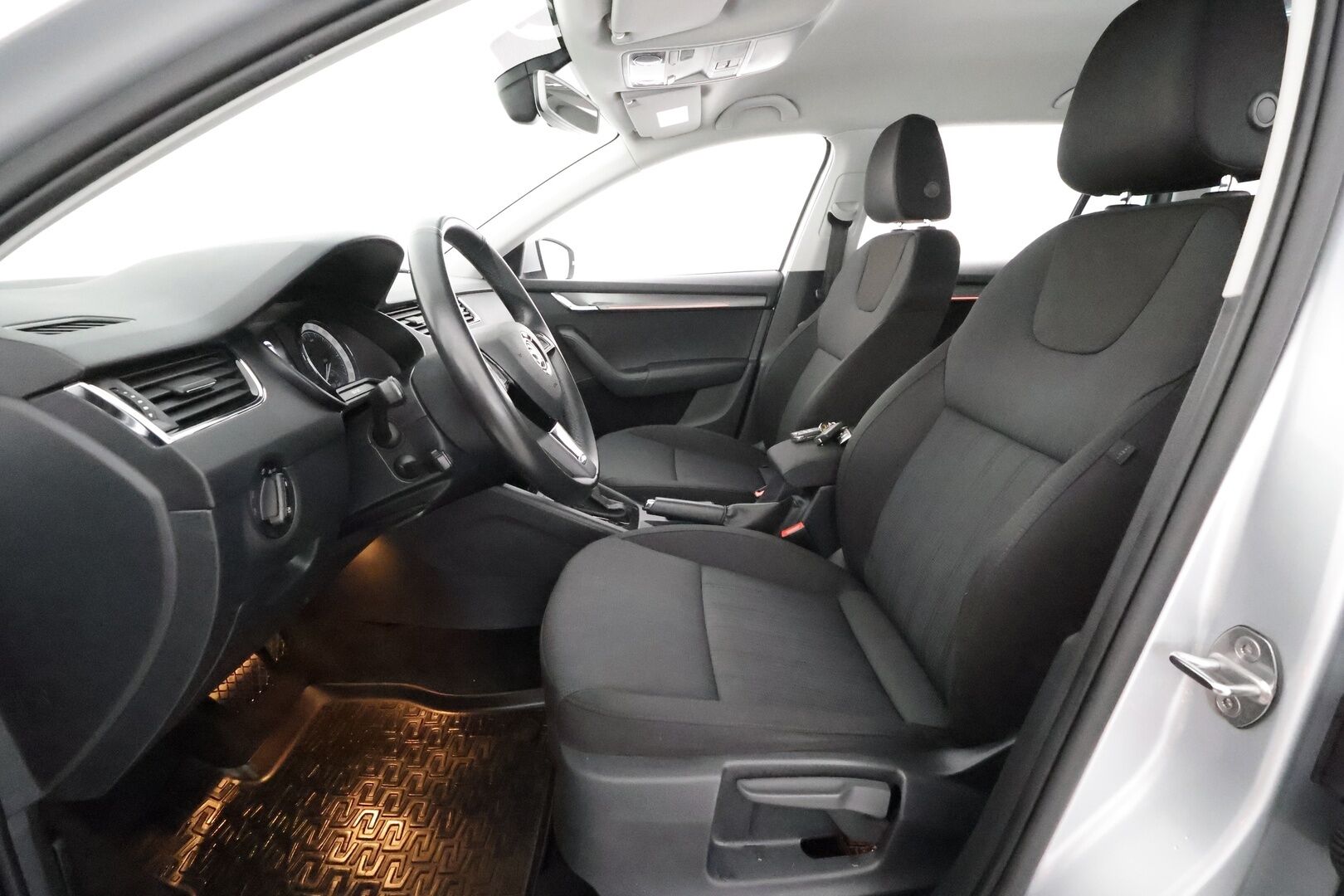 Skoda Octavia 2017 Combi 1,4 TSI Style DSG  **Webasto / Adapt.Vakkari / P.kamera / LED-valot / Katveavustin / Apple&Android / KeylessGO** - Suomi-auto / 2x Renkaat