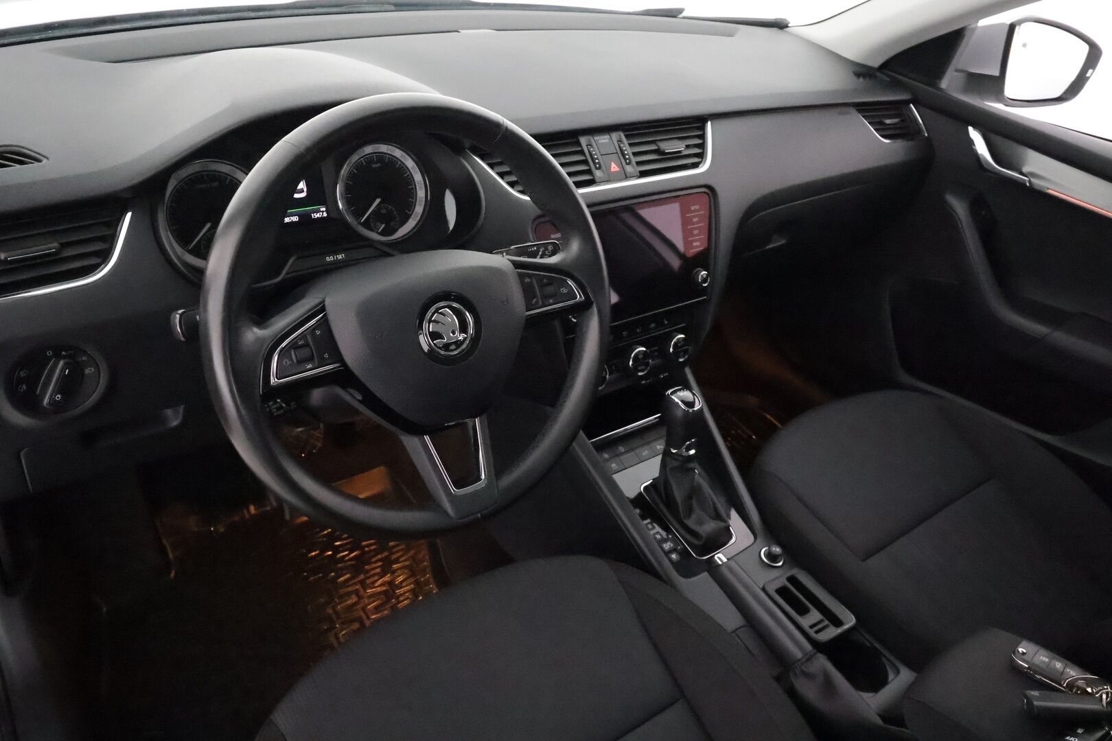 Skoda Octavia 2017 Combi 1,4 TSI Style DSG  **Webasto / Adapt.Vakkari / P.kamera / LED-valot / Katveavustin / Apple&Android / KeylessGO** - Suomi-auto / 2x Renkaat