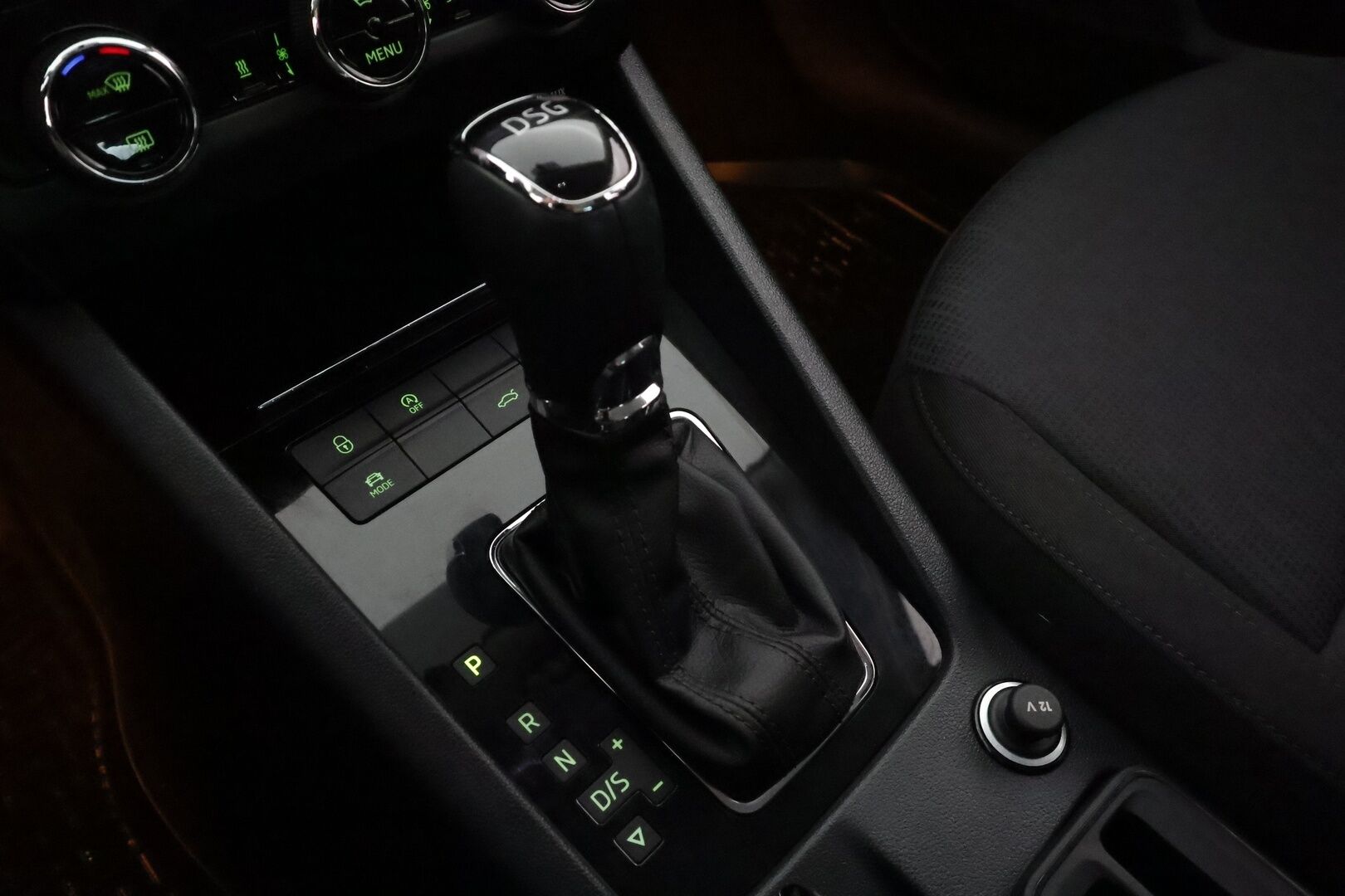 Skoda Octavia 2017 Combi 1,4 TSI Style DSG  **Webasto / Adapt.Vakkari / P.kamera / LED-valot / Katveavustin / Apple&Android / KeylessGO** - Suomi-auto / 2x Renkaat