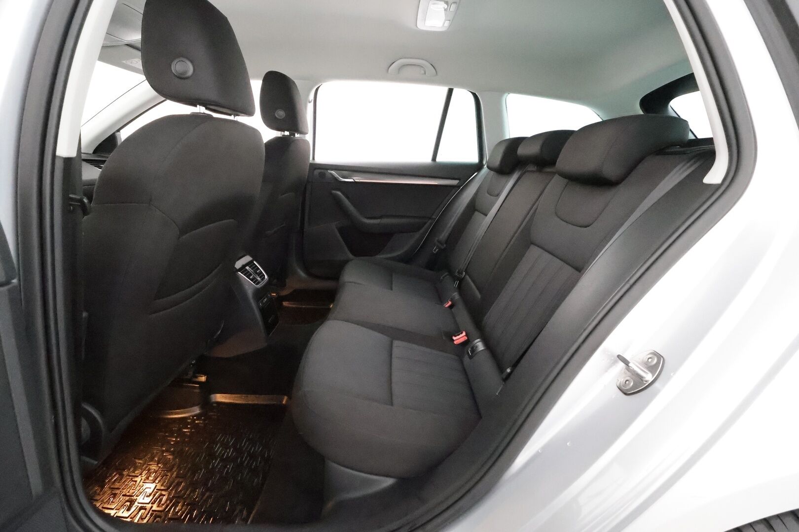 Skoda Octavia 2017 Combi 1,4 TSI Style DSG  **Webasto / Adapt.Vakkari / P.kamera / LED-valot / Katveavustin / Apple&Android / KeylessGO** - Suomi-auto / 2x Renkaat