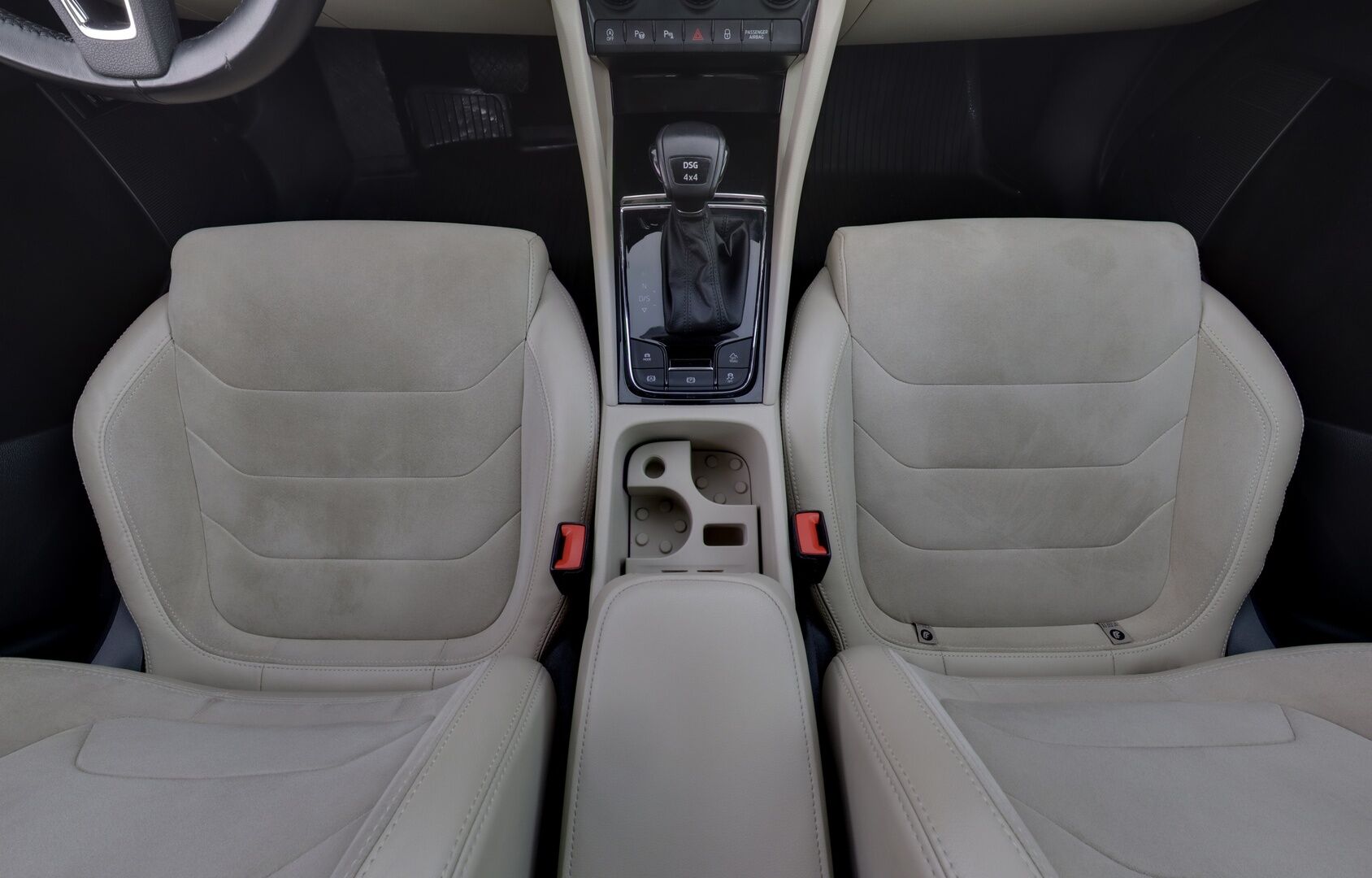 Skoda Kodiaq 2017 1,4 TSI 4x4 Style DSG Aut  / Jakohihna 04/25  / Webasto / Muistipenkki / Canton / Koukku / Adapt. vak / Key less / - Huikeat varusteet / Hyvä vetoauto /