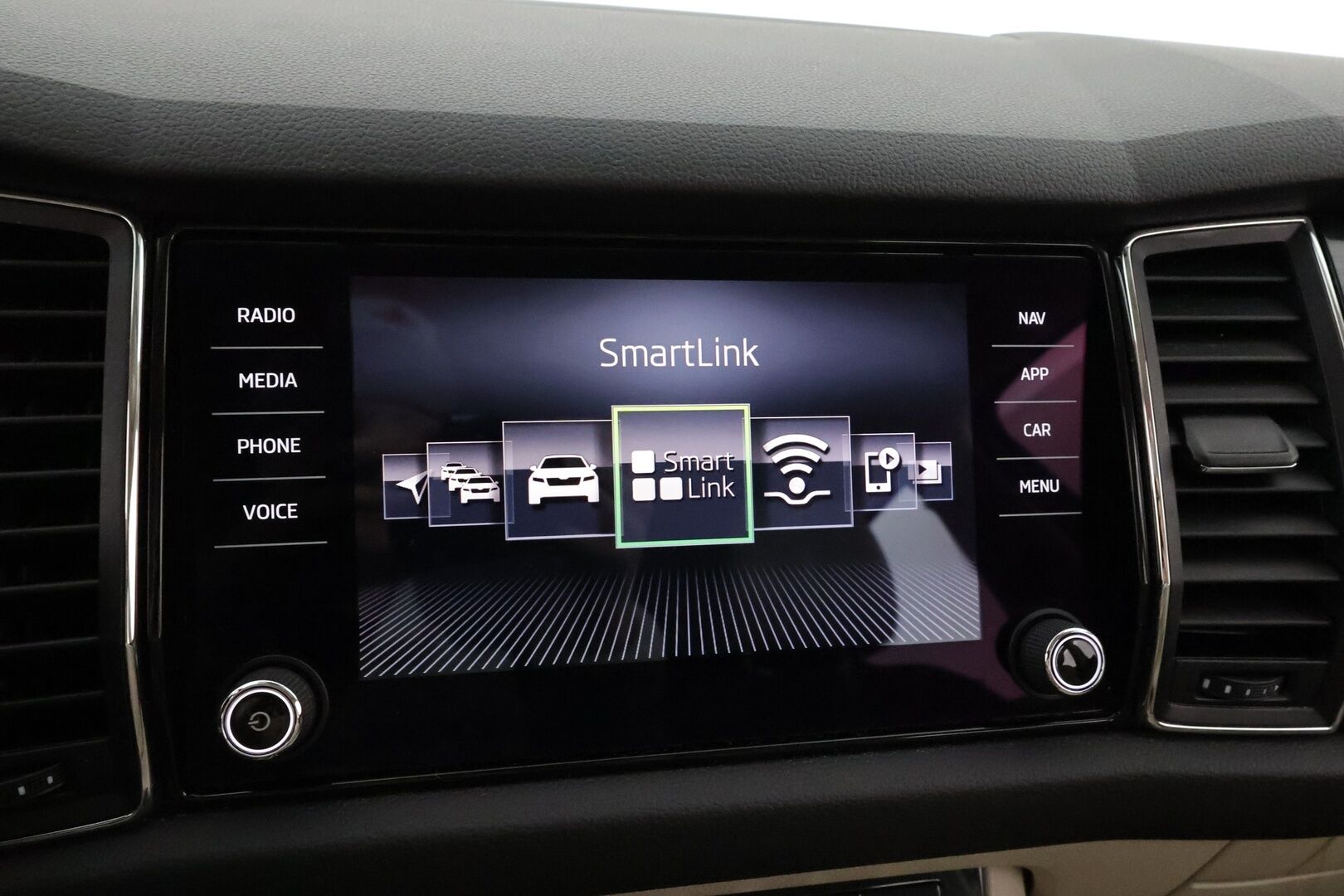 Skoda Kodiaq 2017 1,4 TSI 4x4 Style DSG Aut  / Jakohihna 04/25  / Webasto / Muistipenkki / Canton / Koukku / Adapt. vak / Key less / - Huikeat varusteet / Hyvä vetoauto /
