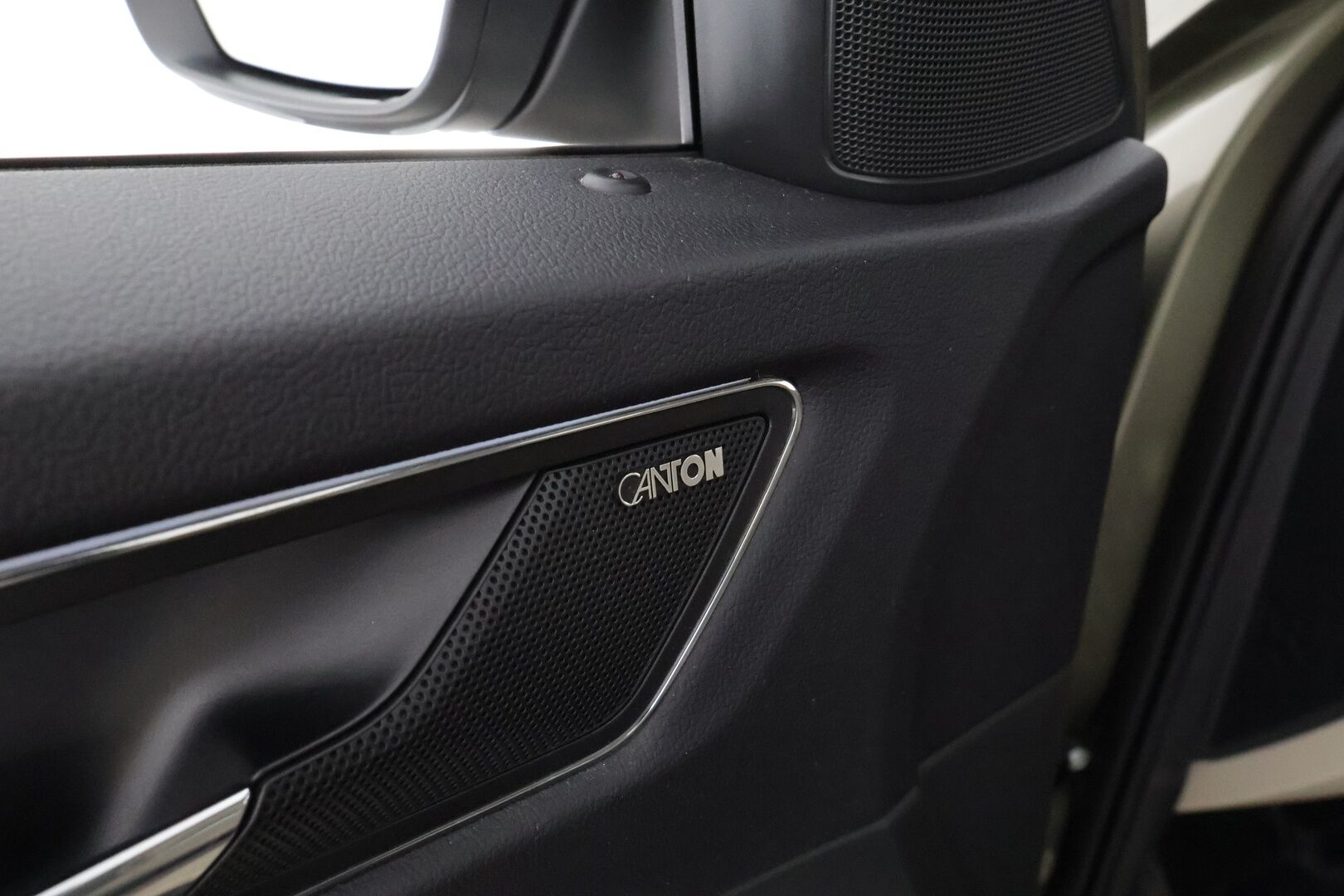 Skoda Kodiaq 2017 1,4 TSI 4x4 Style DSG Aut  / Jakohihna 04/25  / Webasto / Muistipenkki / Canton / Koukku / Adapt. vak / Key less / - Huikeat varusteet / Hyvä vetoauto /