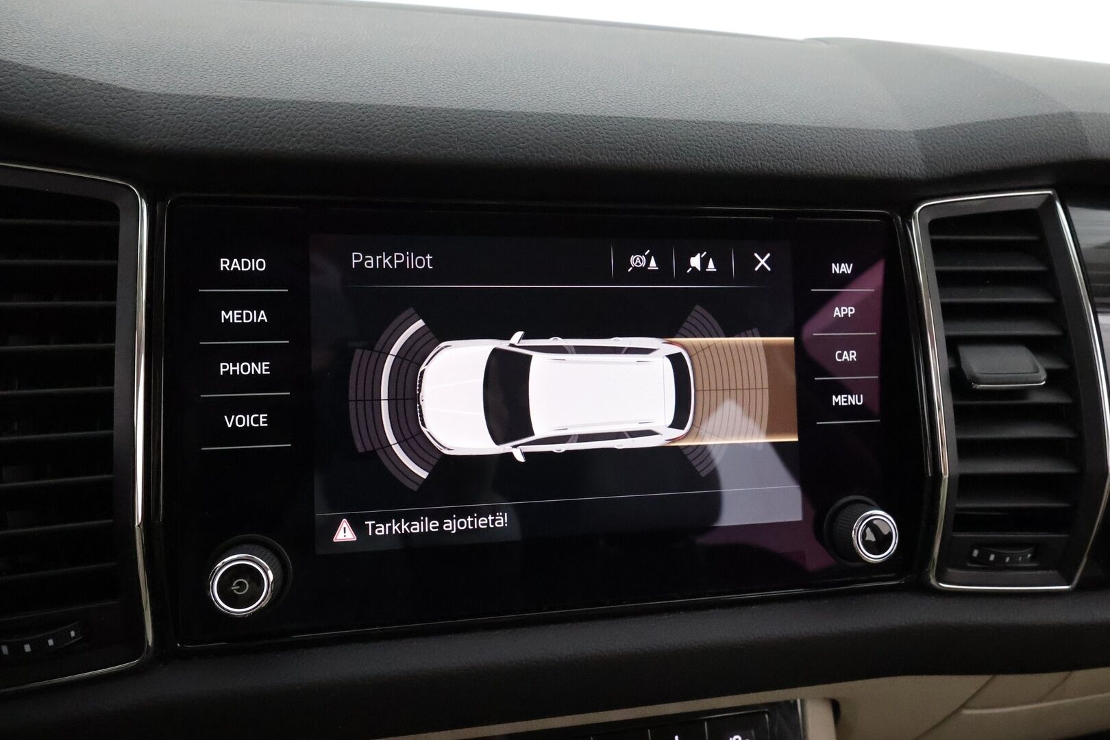 Skoda Kodiaq 2017 1,4 TSI 4x4 Style DSG Aut  / Jakohihna 04/25  / Webasto / Muistipenkki / Canton / Koukku / Adapt. vak / Key less / - Huikeat varusteet / Hyvä vetoauto /