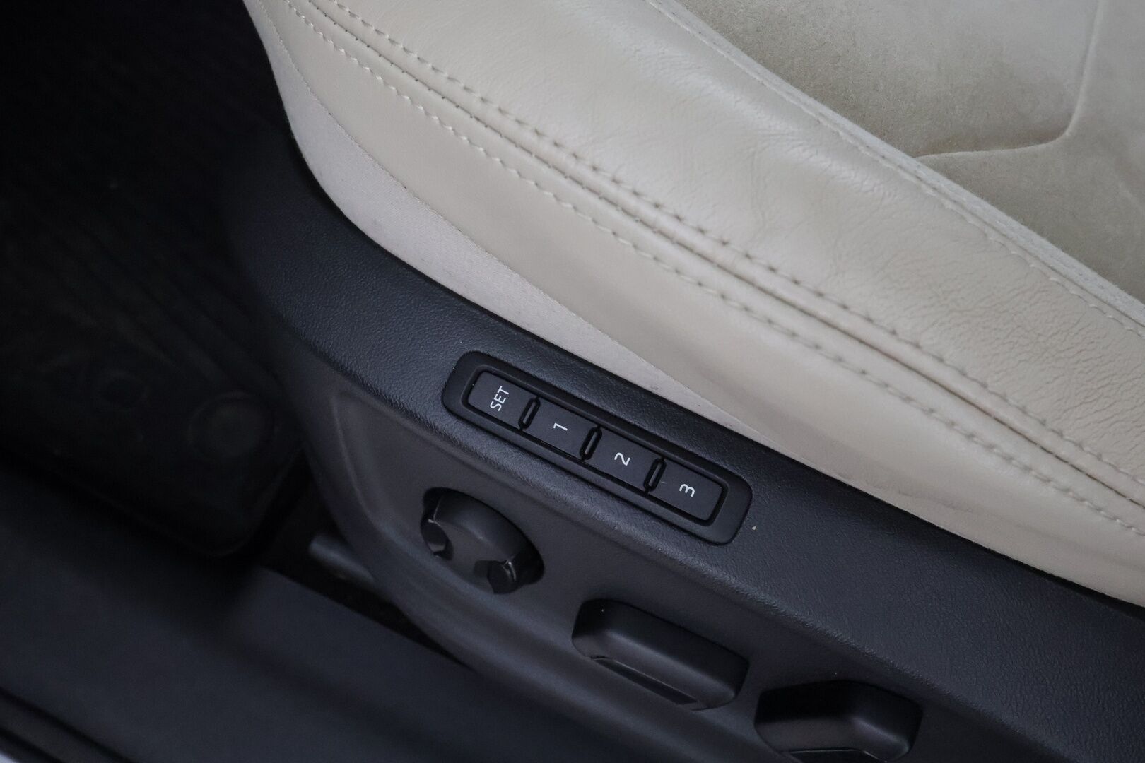 Skoda Kodiaq 2017 1,4 TSI 4x4 Style DSG Aut  / Jakohihna 04/25  / Webasto / Muistipenkki / Canton / Koukku / Adapt. vak / Key less / - Huikeat varusteet / Hyvä vetoauto /