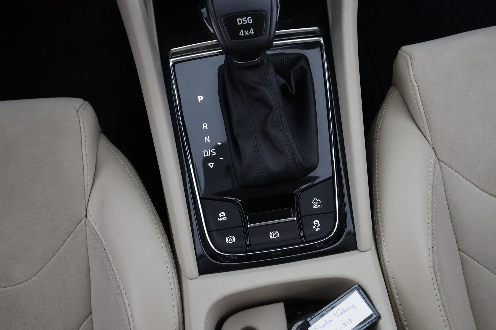 Skoda Kodiaq 2017 1,4 TSI 4x4 Style DSG Aut  / Jakohihna 04/25  / Webasto / Muistipenkki / Canton / Koukku / Adapt. vak / Key less / - Huikeat varusteet / Hyvä vetoauto /
