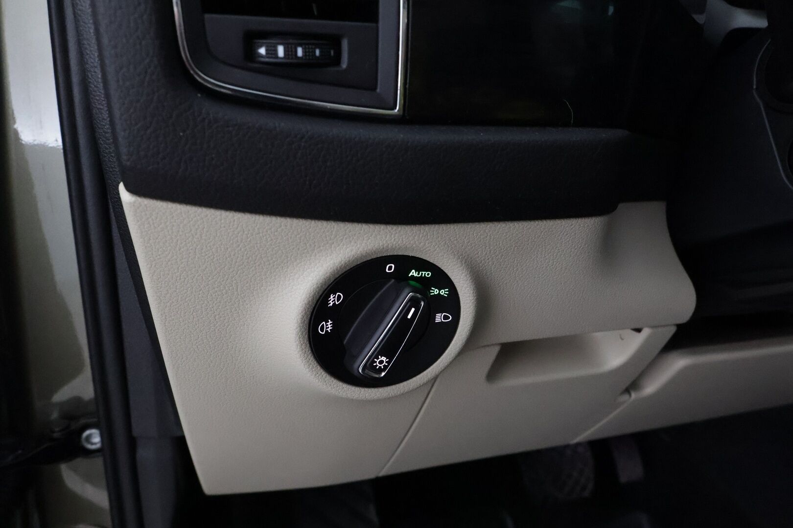 Skoda Kodiaq 2017 1,4 TSI 4x4 Style DSG Aut  / Jakohihna 04/25  / Webasto / Muistipenkki / Canton / Koukku / Adapt. vak / Key less / - Huikeat varusteet / Hyvä vetoauto /