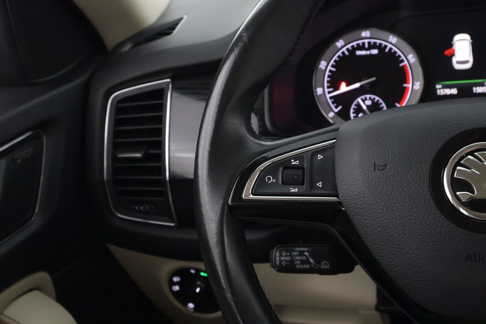 Skoda Kodiaq 2017 1,4 TSI 4x4 Style DSG Aut  / Jakohihna 04/25  / Webasto / Muistipenkki / Canton / Koukku / Adapt. vak / Key less / - Huikeat varusteet / Hyvä vetoauto /