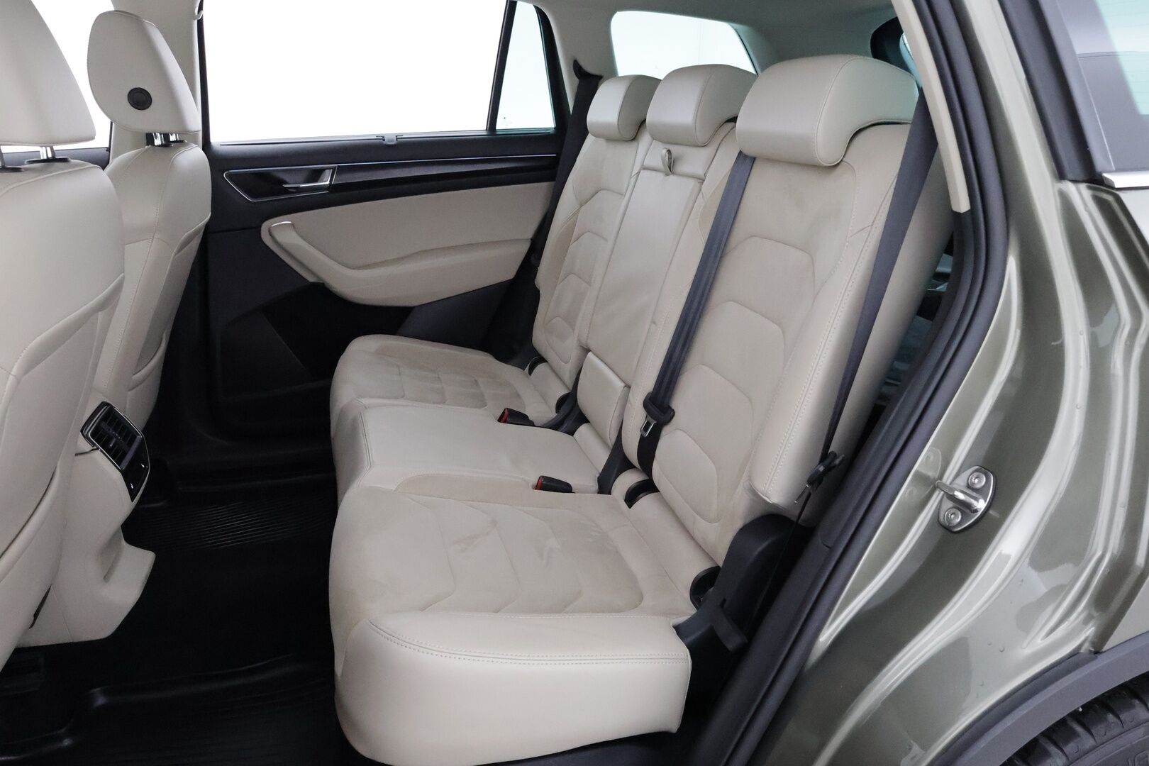 Skoda Kodiaq 2017 1,4 TSI 4x4 Style DSG Aut  / Jakohihna 04/25  / Webasto / Muistipenkki / Canton / Koukku / Adapt. vak / Key less / - Huikeat varusteet / Hyvä vetoauto /