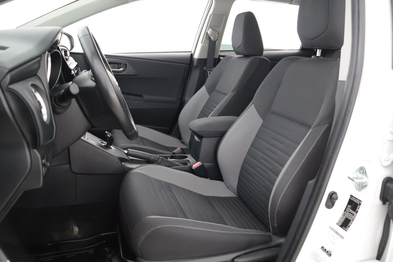 Toyota Auris 2017 Touring Sports 1,8 Hybrid Active / P-kamera / Lohko / Vakionopeudensäädin* - 2x Renkaat / Hyvät huollot / Suomi-auto*