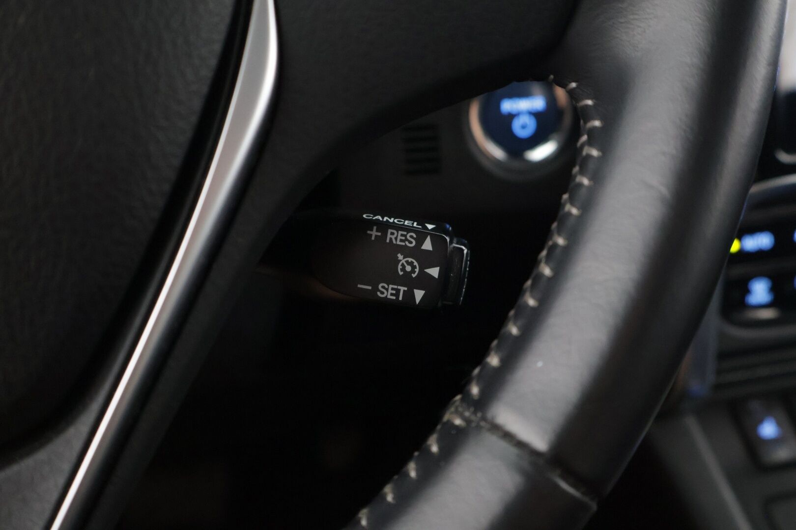 Toyota Auris 2017 Touring Sports 1,8 Hybrid Active / P-kamera / Lohko / Vakionopeudensäädin* - 2x Renkaat / Hyvät huollot / Suomi-auto*