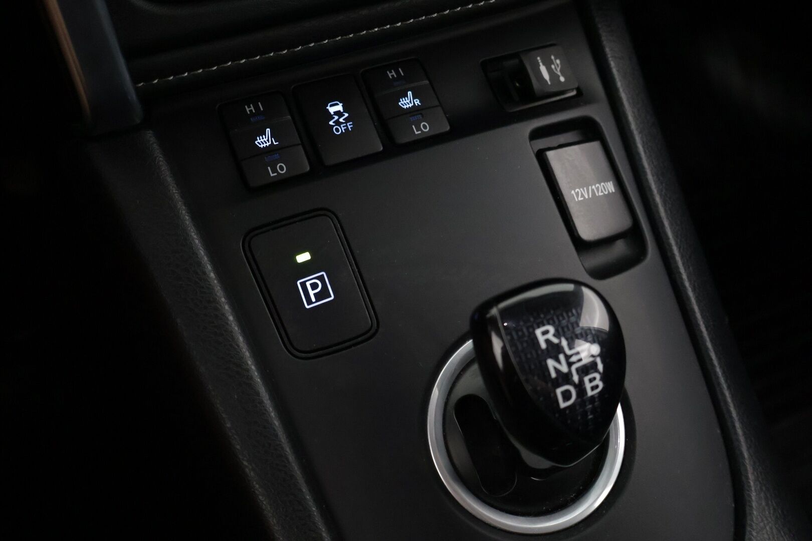 Toyota Auris 2017 Touring Sports 1,8 Hybrid Active / P-kamera / Lohko / Vakionopeudensäädin* - 2x Renkaat / Hyvät huollot / Suomi-auto*