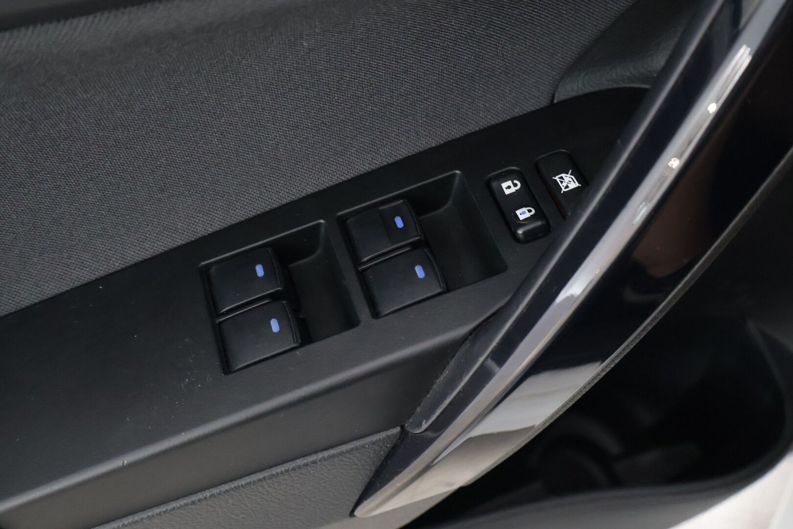 Toyota Auris 2017 Touring Sports 1,8 Hybrid Active / P-kamera / Lohko / Vakionopeudensäädin* - 2x Renkaat / Hyvät huollot / Suomi-auto*