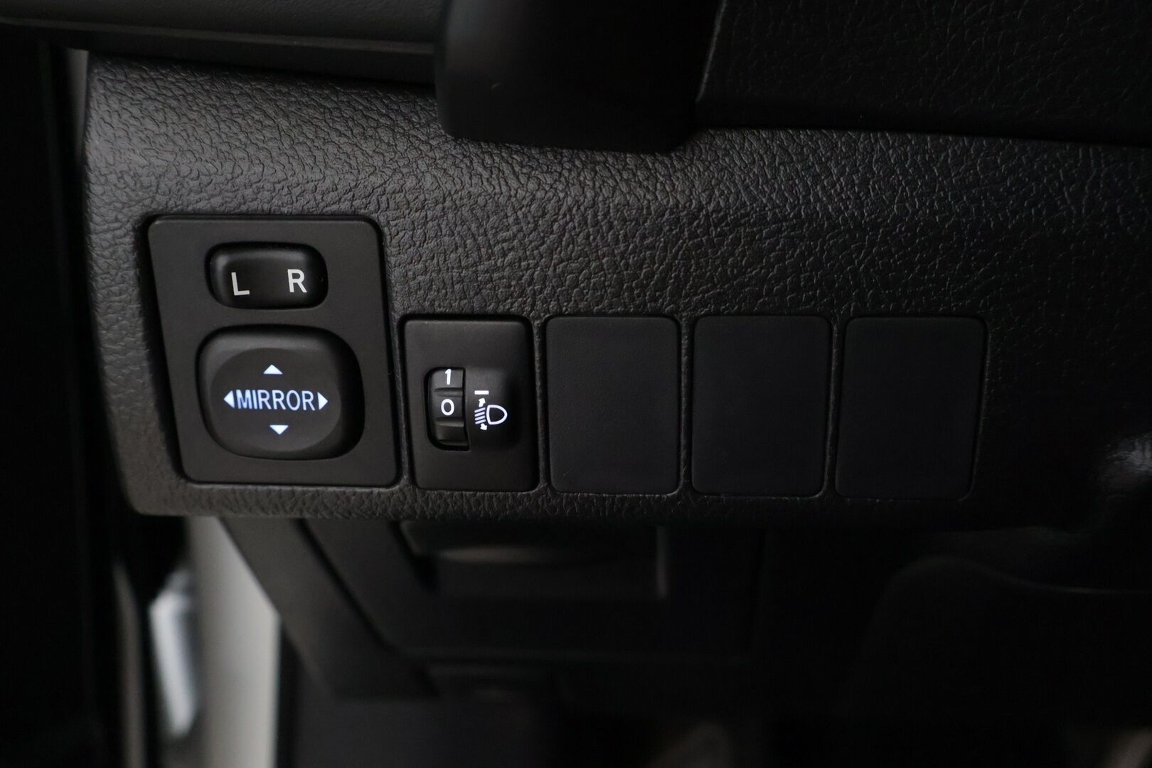 Toyota Auris 2017 Touring Sports 1,8 Hybrid Active / P-kamera / Lohko / Vakionopeudensäädin* - 2x Renkaat / Hyvät huollot / Suomi-auto*