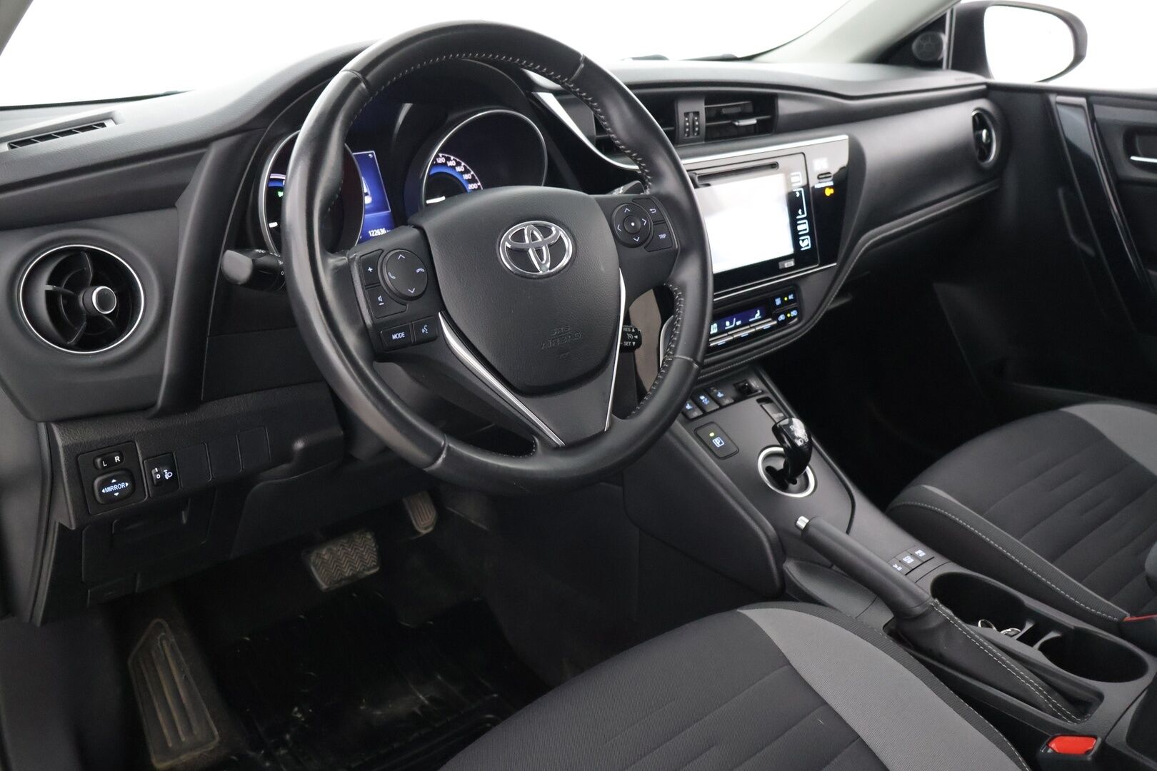 Toyota Auris 2017 Touring Sports 1,8 Hybrid Active / P-kamera / Lohko / Vakionopeudensäädin* - 2x Renkaat / Hyvät huollot / Suomi-auto*