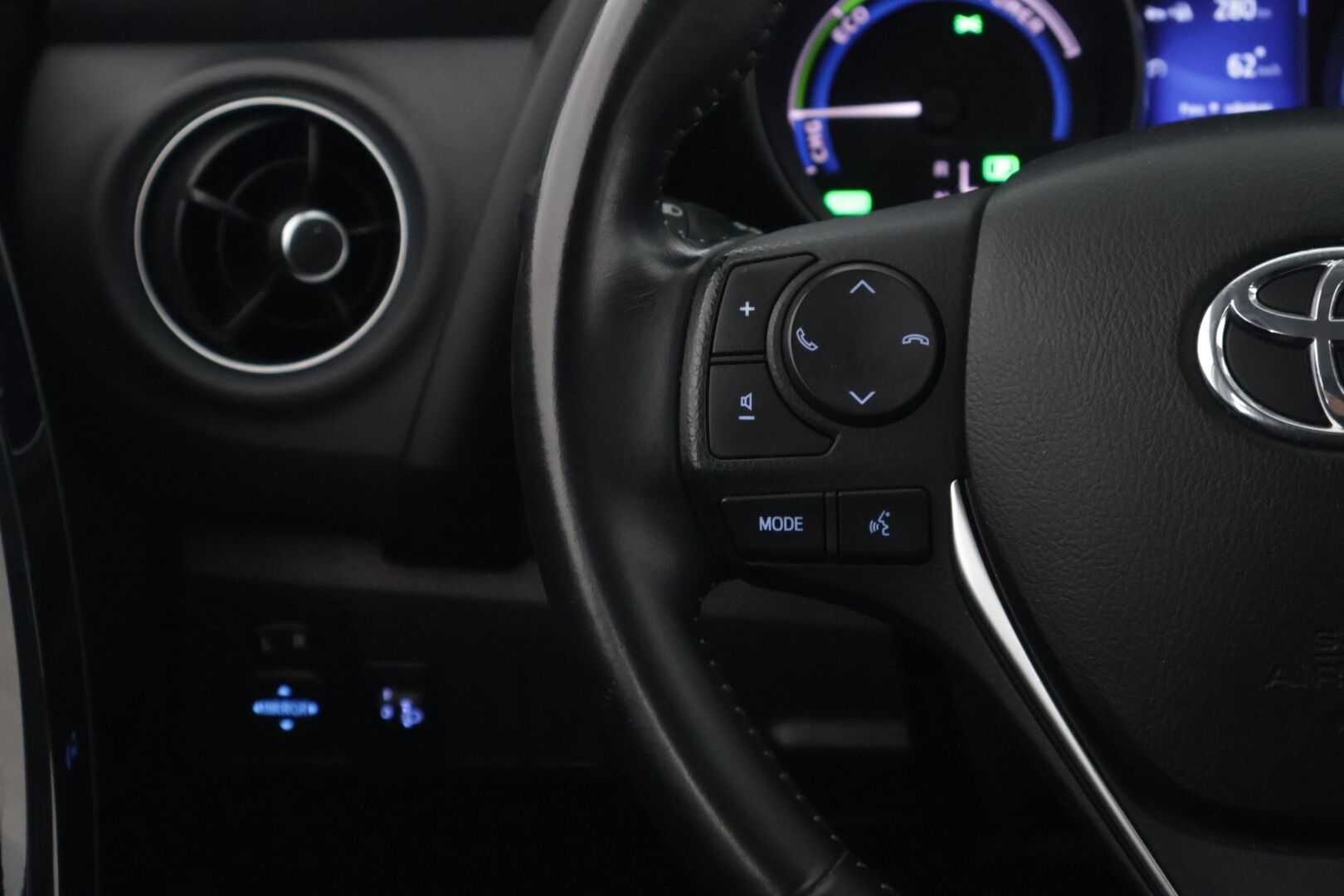 Toyota Auris 2017 Touring Sports 1,8 Hybrid Active / P-kamera / Lohko / Vakionopeudensäädin* - 2x Renkaat / Hyvät huollot / Suomi-auto*