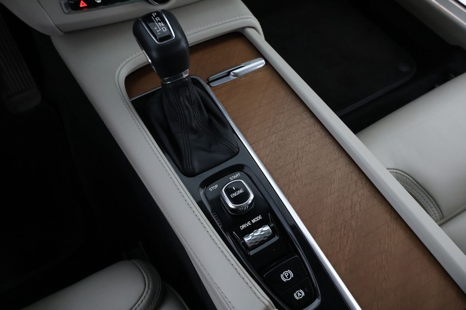 Volvo V90 2017 T6 AWD Inscription aut - Webasto | Bowers&Wilkins | ACC | Panorama | Peruutuskamera | Vaaleat Sporttinahat | Vetokoukku | Supervarusteet!
