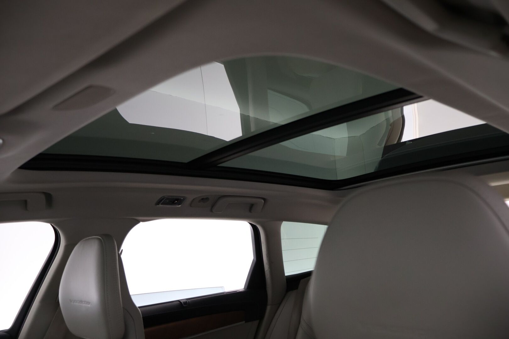 Volvo V90 2017 T6 AWD Inscription aut - Webasto | Bowers&Wilkins | ACC | Panorama | Peruutuskamera | Vaaleat Sporttinahat | Vetokoukku | Supervarusteet!