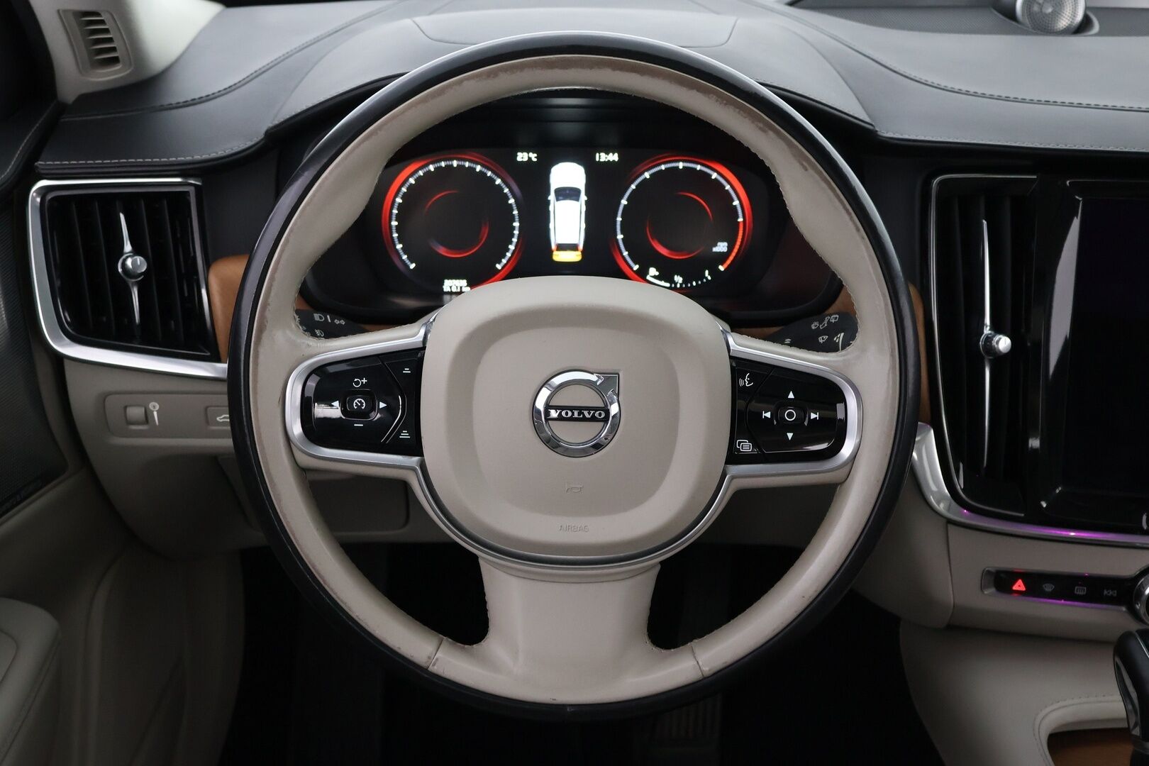 Volvo V90 2017 T6 AWD Inscription aut - Webasto | Bowers&Wilkins | ACC | Panorama | Peruutuskamera | Vaaleat Sporttinahat | Vetokoukku | Supervarusteet!