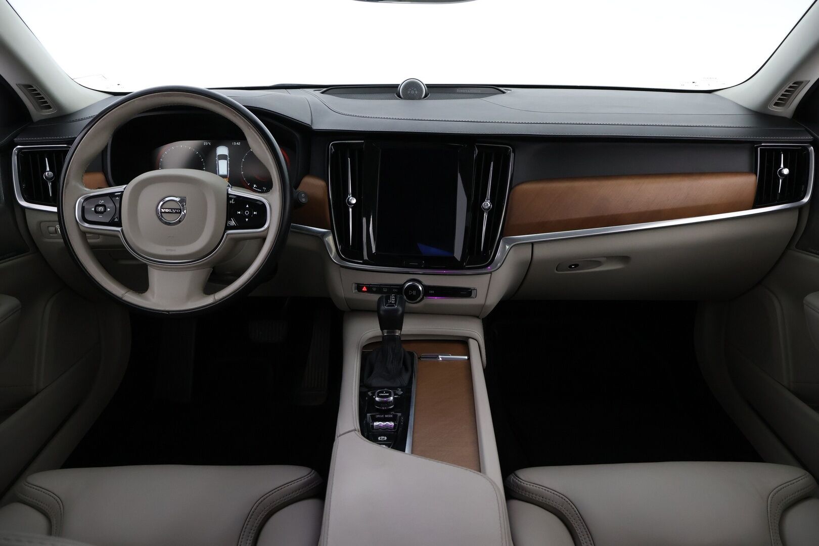 Volvo V90 2017 T6 AWD Inscription aut - Webasto | Bowers&Wilkins | ACC | Panorama | Peruutuskamera | Vaaleat Sporttinahat | Vetokoukku | Supervarusteet!