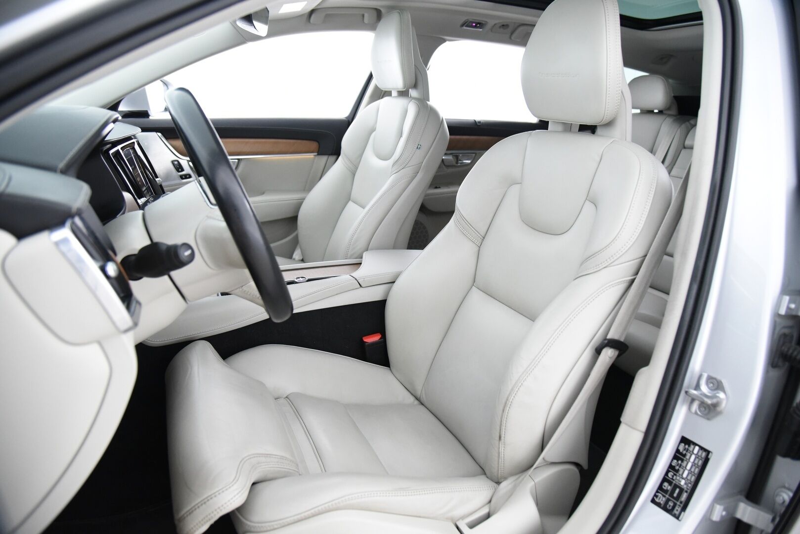 Volvo V90 2016 T6 AWD Inscription aut / B&W / Adapt. vak / Nahkat muistilla / VOC / P-kamera / Koukku - 3,99 % KORKOTARJOUS TÄHÄN AUTOON - 31.5. ASTI! - Harvinainen rehtibensa huippuvarusteilla! / Suomi-auto / 