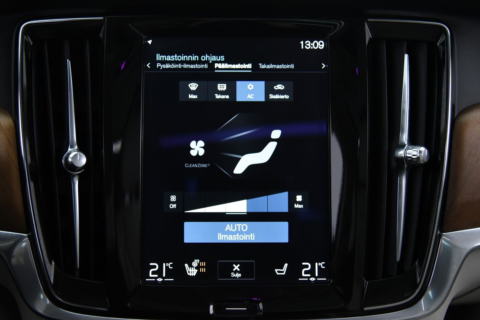 Volvo V90 2016 T6 AWD Inscription aut / B&W / Adapt. vak / Nahkat muistilla / VOC / P-kamera / Koukku - 3,99 % KORKOTARJOUS TÄHÄN AUTOON - 31.5. ASTI! - Harvinainen rehtibensa huippuvarusteilla! / Suomi-auto / 