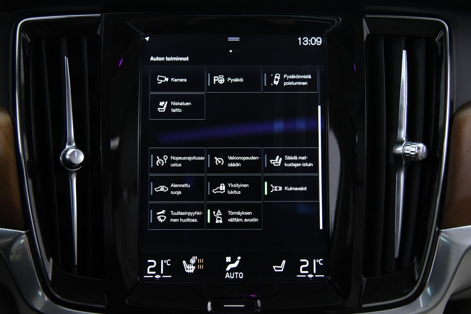 Volvo V90 2016 T6 AWD Inscription aut / B&W / Adapt. vak / Nahkat muistilla / VOC / P-kamera / Koukku - 3,99 % KORKOTARJOUS TÄHÄN AUTOON - 31.5. ASTI! - Harvinainen rehtibensa huippuvarusteilla! / Suomi-auto / 