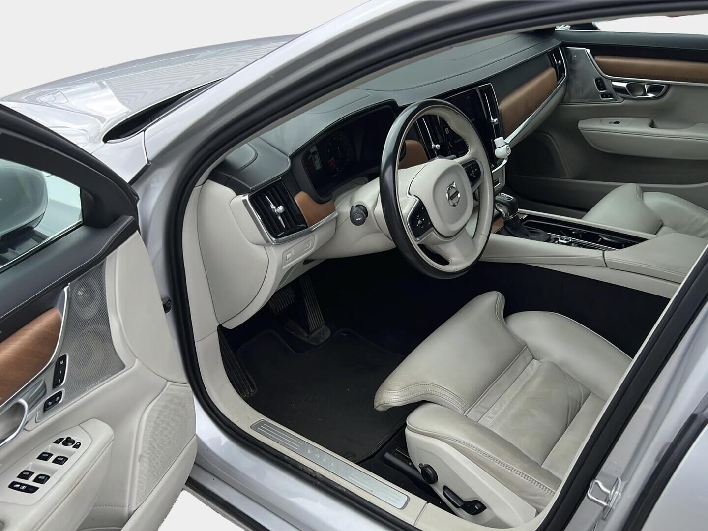 Volvo V90 2016 T6 AWD Inscription aut - Webasto | Bowers&Wilkins | ACC | Panorama | Peruutuskamera | Vaaleat Sporttinahat | Vetokoukku | Supervarusteet!