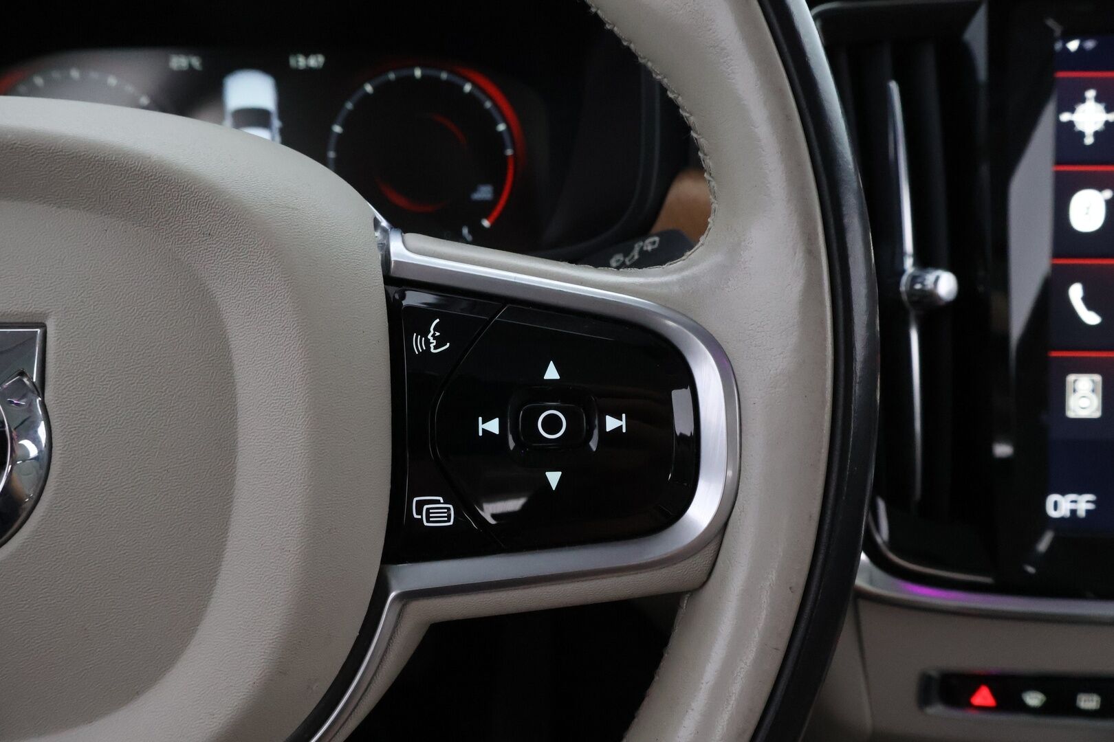 Volvo V90 2017 T6 AWD Inscription aut - Webasto | Bowers&Wilkins | ACC | Panorama | Peruutuskamera | Vaaleat Sporttinahat | Vetokoukku | Supervarusteet!