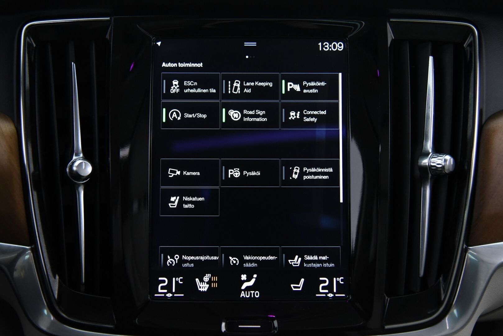 Volvo V90 2016 T6 AWD Inscription aut / B&W / Adapt. vak / Nahkat muistilla / VOC / P-kamera / Koukku - 3,99 % KORKOTARJOUS TÄHÄN AUTOON - 31.5. ASTI! - Harvinainen rehtibensa huippuvarusteilla! / Suomi-auto / 