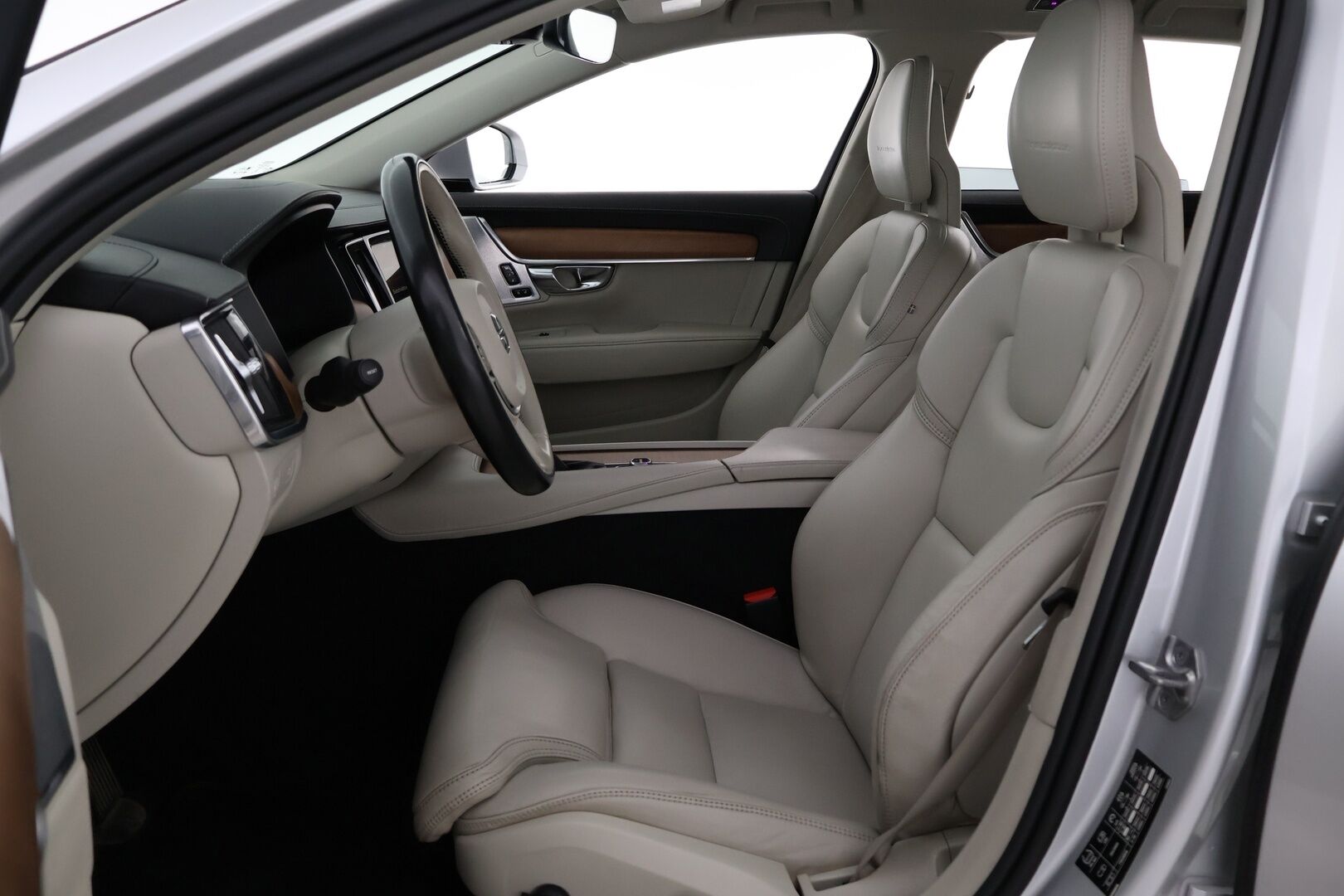 Volvo V90 2017 T6 AWD Inscription aut - Webasto | Bowers&Wilkins | ACC | Panorama | Peruutuskamera | Vaaleat Sporttinahat | Vetokoukku | Supervarusteet!