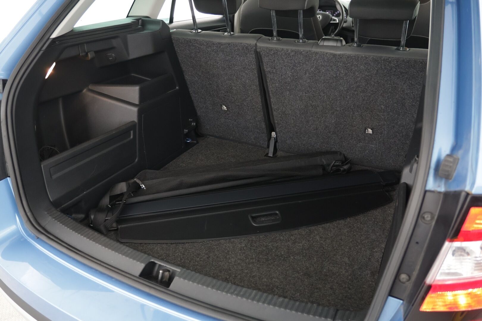 Skoda Fabia 2017 Combi 1,2 TSI 110 ScoutLine DSG Autom * Vakkari / P.kamera / / Erikoisväri / Lasikattoluukku / 2xAlut * - Hyvä maavara / Huippu käyttöauto / Hyvä huoltohistoria! / Juuri katsastettu! - HULLUT AVAJAISHULINAT KORKOTARJOUS 3,29 %