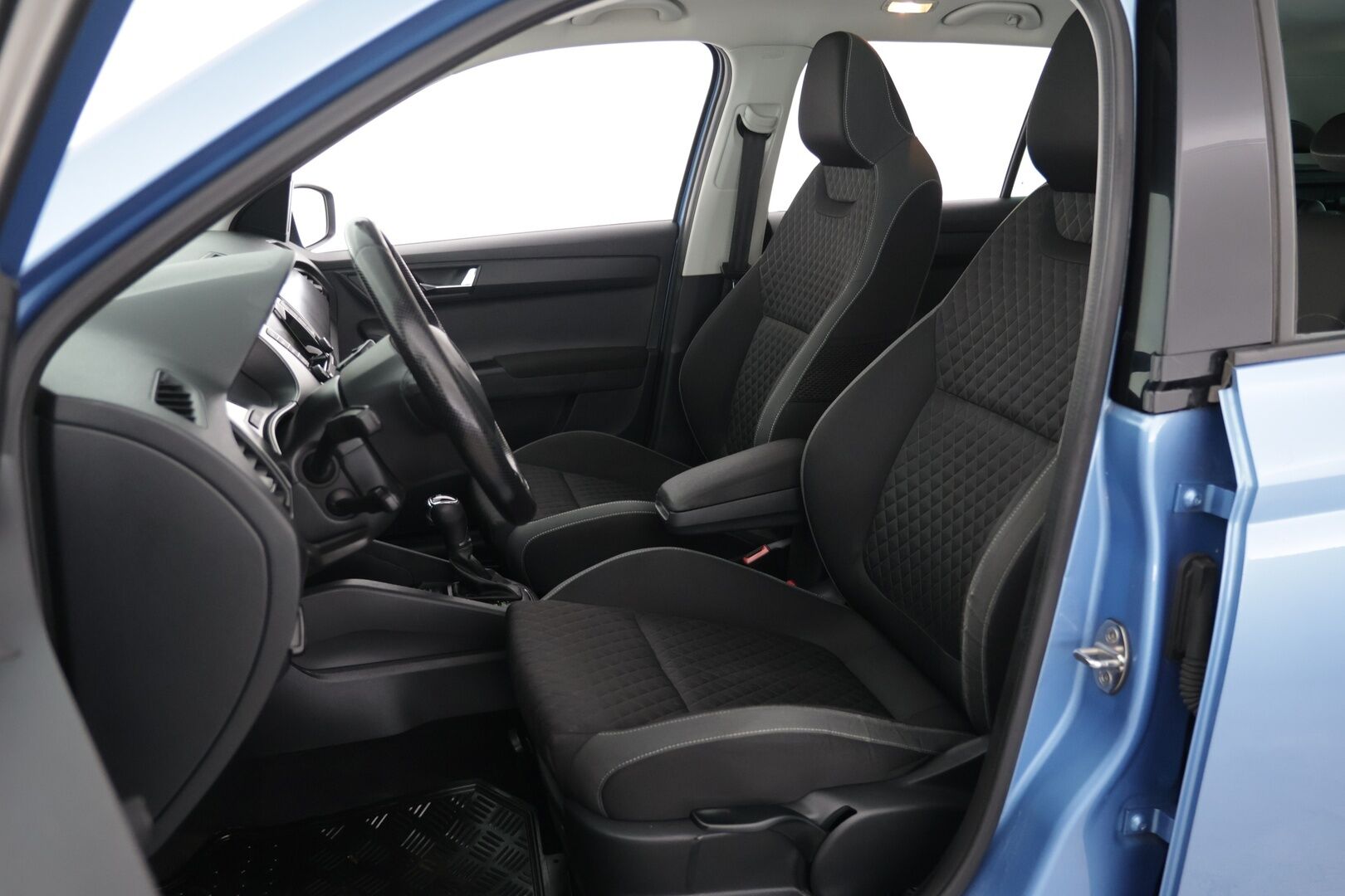 Skoda Fabia 2017 Combi 1,2 TSI 110 ScoutLine DSG Autom * Vakkari / P.kamera / / Erikoisväri / Lasikattoluukku / 2xAlut * - Hyvä maavara / Huippu käyttöauto / Hyvä huoltohistoria! / Juuri katsastettu! - HULLUT AVAJAISHULINAT KORKOTARJOUS 3,29 %