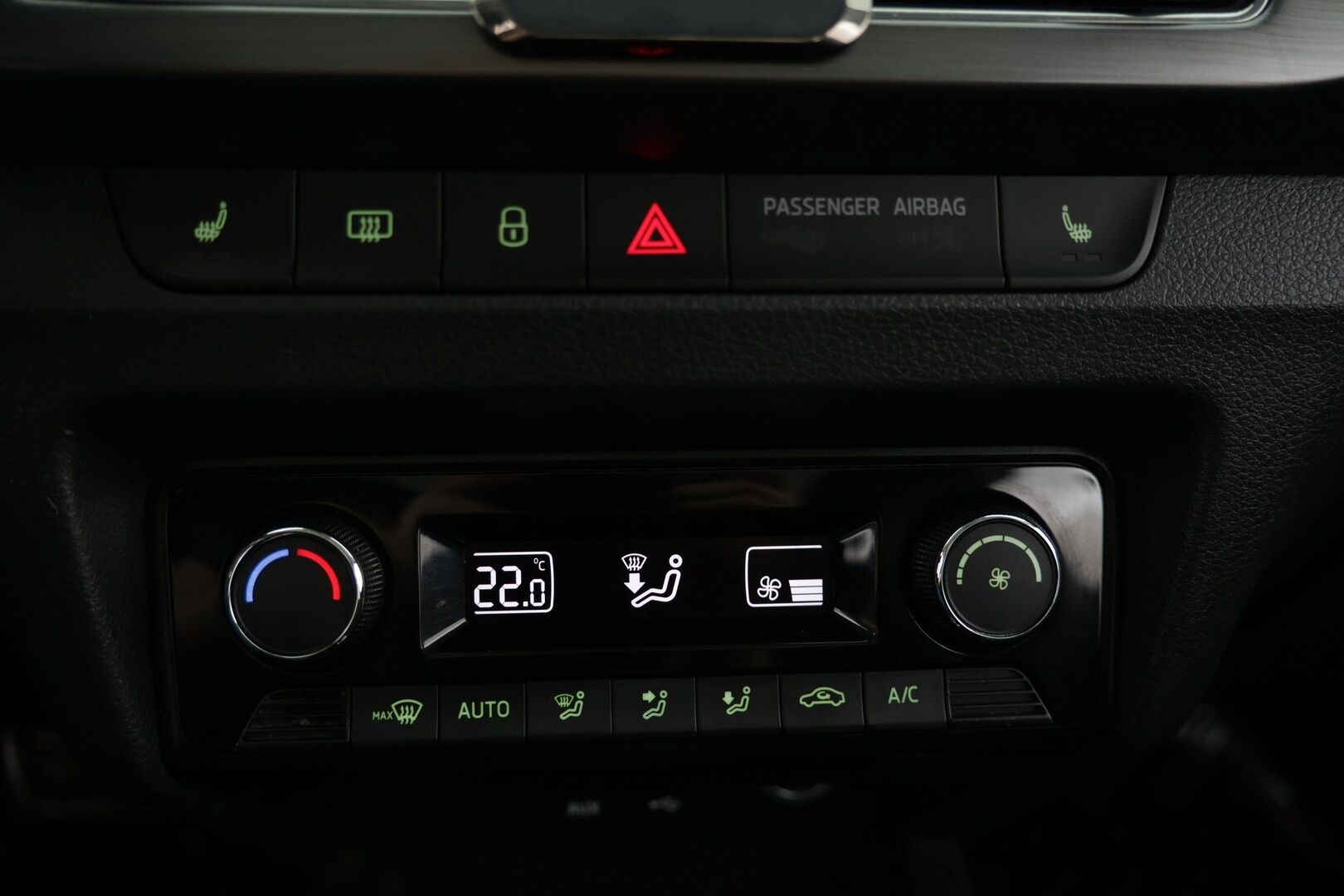 Skoda Fabia 2017 Combi 1,2 TSI 110 ScoutLine DSG Autom * Vakkari / P.kamera / / Erikoisväri / Lasikattoluukku / 2xAlut * - Hyvä maavara / Huippu käyttöauto / Hyvä huoltohistoria! / Juuri katsastettu! - HULLUT AVAJAISHULINAT KORKOTARJOUS 3,29 %