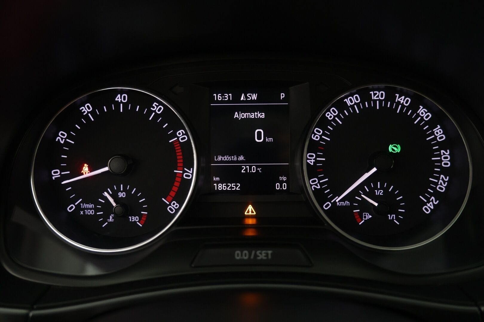 Skoda Fabia 2017 Combi 1,2 TSI 110 ScoutLine DSG Autom / Erikoisväri / Lasikattoluukku / Kahdet renkaat alumiinivanteilla - Hyvä maavara / Huippu käyttöauto / Hyvä huoltohistoria! / Juuri katsastettu!