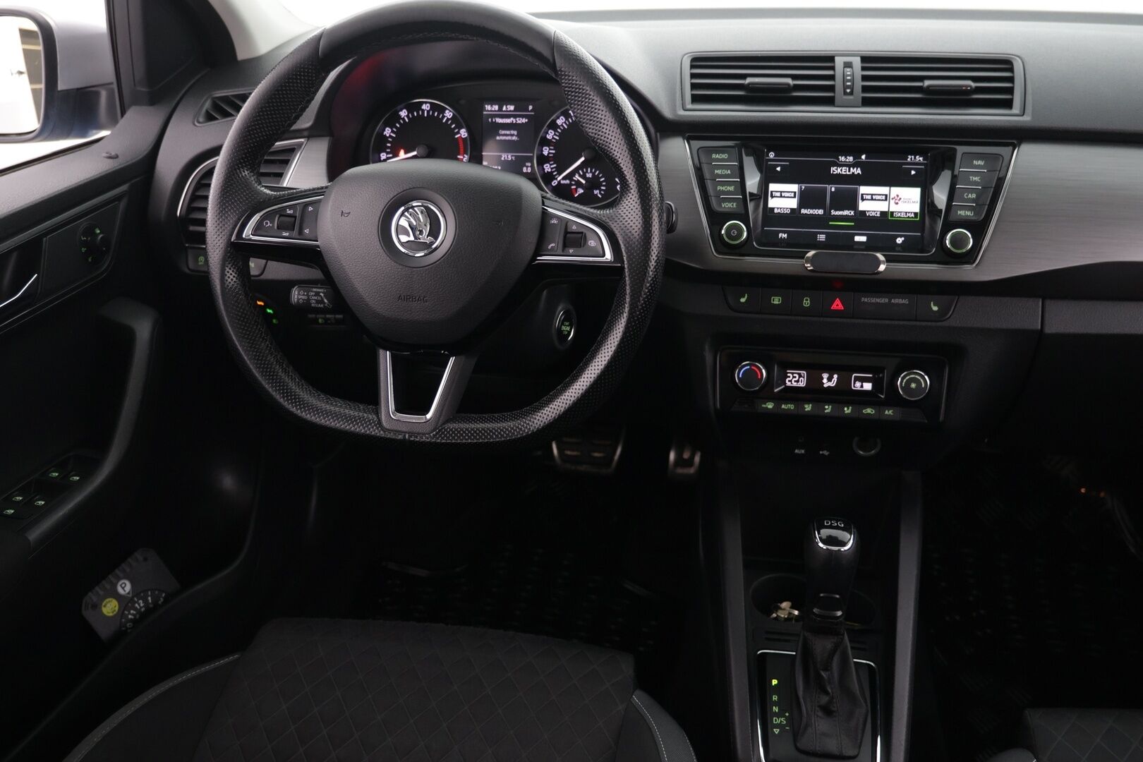 Skoda Fabia 2017 Combi 1,2 TSI 110 ScoutLine DSG Autom / Erikoisväri / Lasikattoluukku / Kahdet renkaat alumiinivanteilla - Hyvä maavara / Huippu käyttöauto / Hyvä huoltohistoria! / Juuri katsastettu!