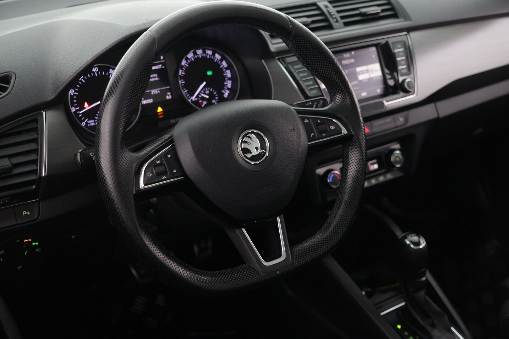 Skoda Fabia 2017 Combi 1,2 TSI 110 ScoutLine DSG Autom / Erikoisväri / Lasikattoluukku / Kahdet renkaat alumiinivanteilla - Hyvä maavara / Huippu käyttöauto / Hyvä huoltohistoria! / Juuri katsastettu!