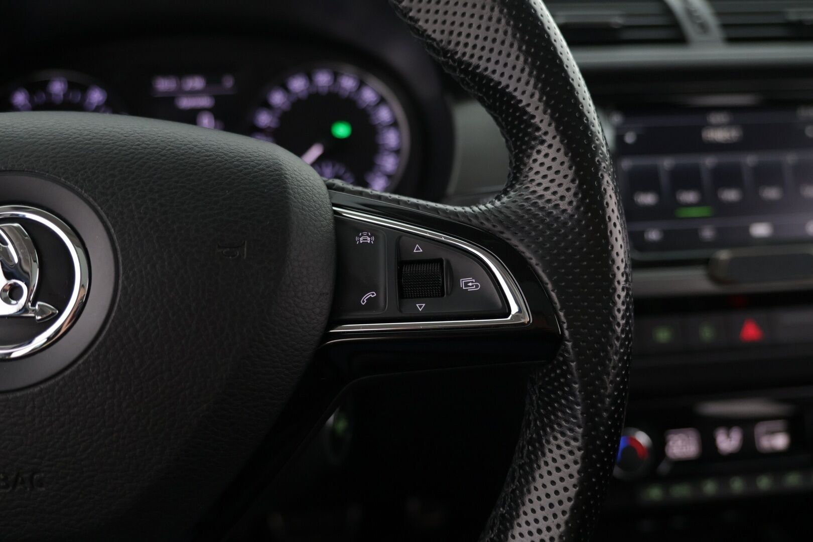 Skoda Fabia 2017 Combi 1,2 TSI 110 ScoutLine DSG Autom * Vakkari / P.kamera / / Erikoisväri / Lasikattoluukku / 2xAlut * - Hyvä maavara / Huippu käyttöauto / Hyvä huoltohistoria! / Juuri katsastettu! - HULLUT AVAJAISHULINAT KORKOTARJOUS 3,29 %