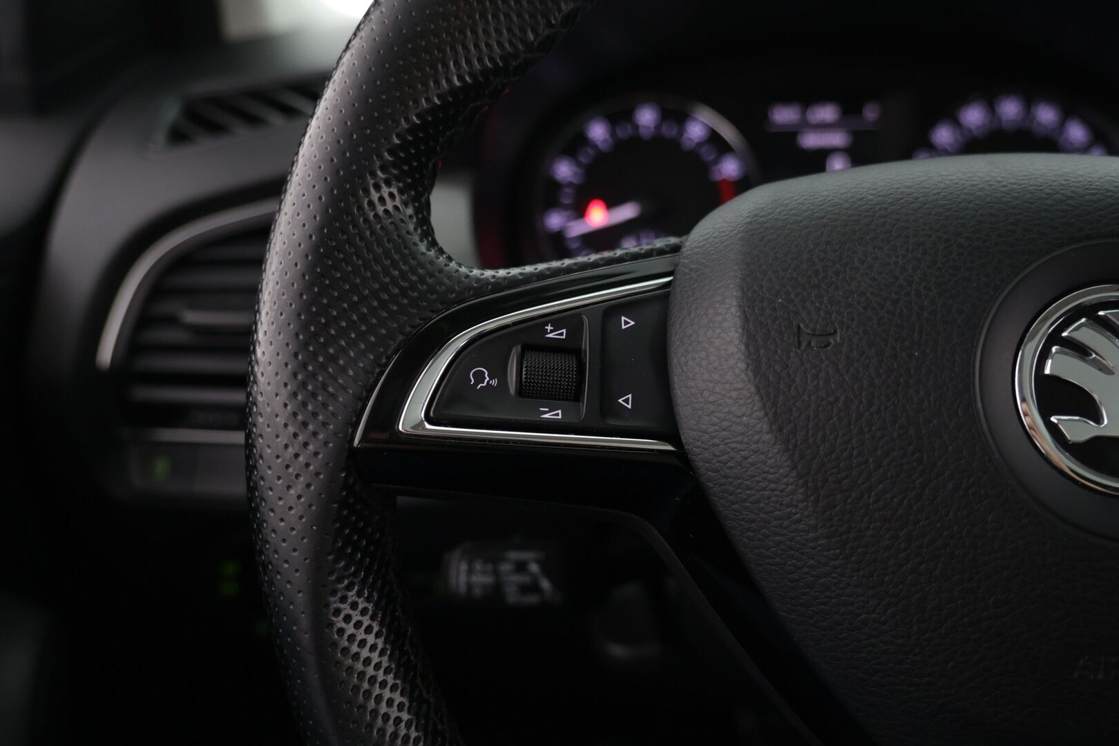 Skoda Fabia 2017 Combi 1,2 TSI 110 ScoutLine DSG Autom * Vakkari / P.kamera / / Erikoisväri / Lasikattoluukku / 2xAlut * - Hyvä maavara / Huippu käyttöauto / Hyvä huoltohistoria! / Juuri katsastettu! - HULLUT AVAJAISHULINAT KORKOTARJOUS 3,29 %