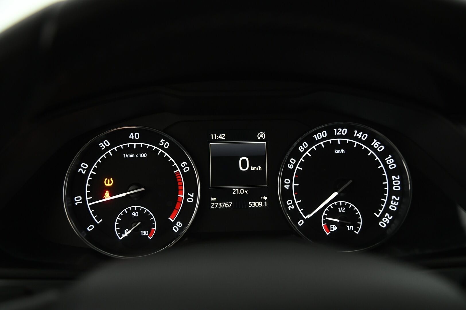Skoda Superb 2016 Combi 1,4 TSI Ambition **Webasto / Vakkari / S-Koukku / Tutkat / Lämm. Tuulilasi / Smartlink / Suomiauto** - 3,99% KORKOTARJOUS TÄHÄN AUTOON 21.9. ASTI - Hyvin varusteltu Suomiauto / Tilava / Taloudellinen*