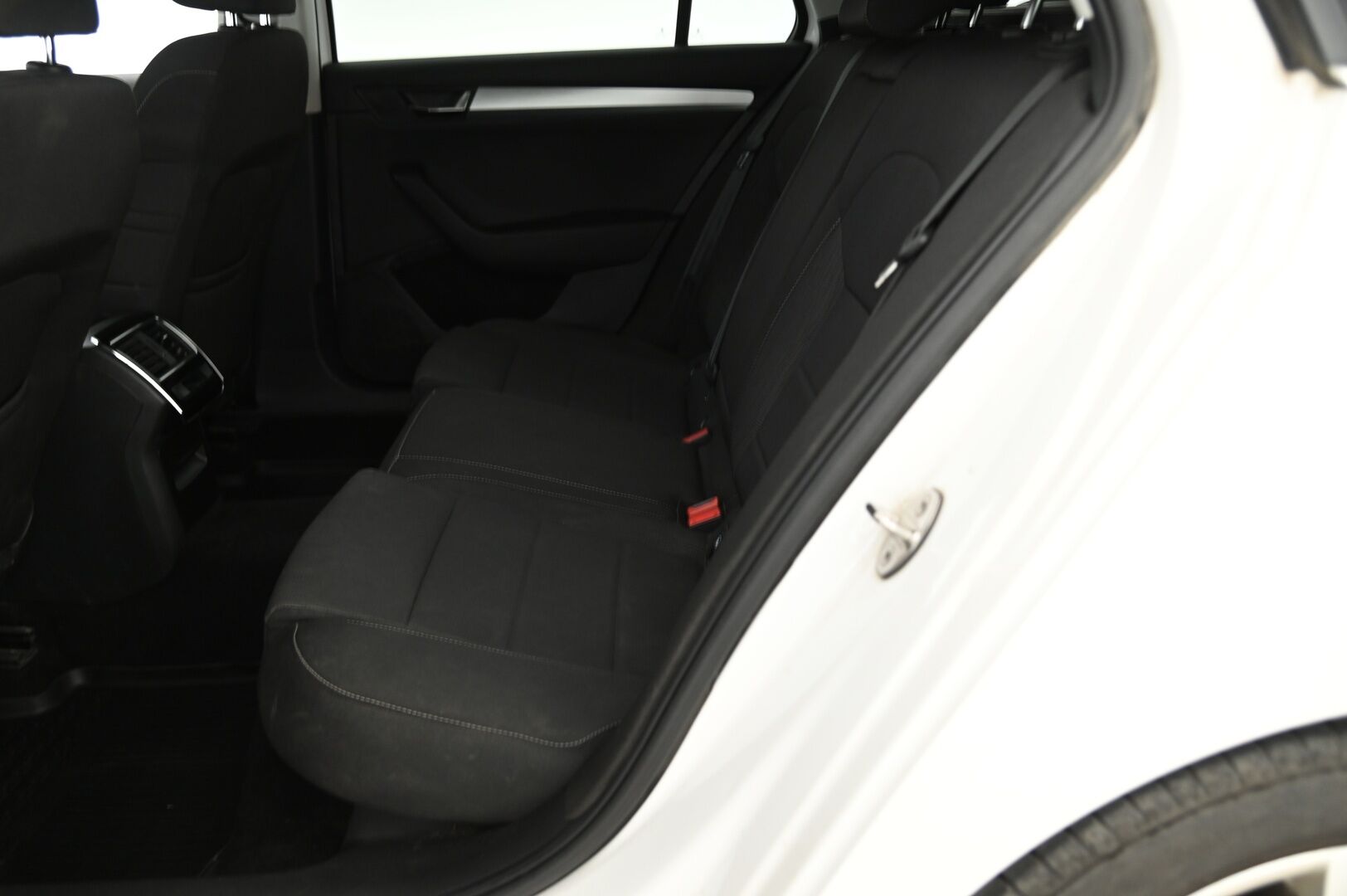 Skoda Superb 2016 Combi 1,4 TSI Ambition **Webasto / Vakkari / S-Koukku / Tutkat / Lämm. Tuulilasi / Smartlink / Suomiauto** - Hyvin varusteltu! / Tilava / Taloudellinen*