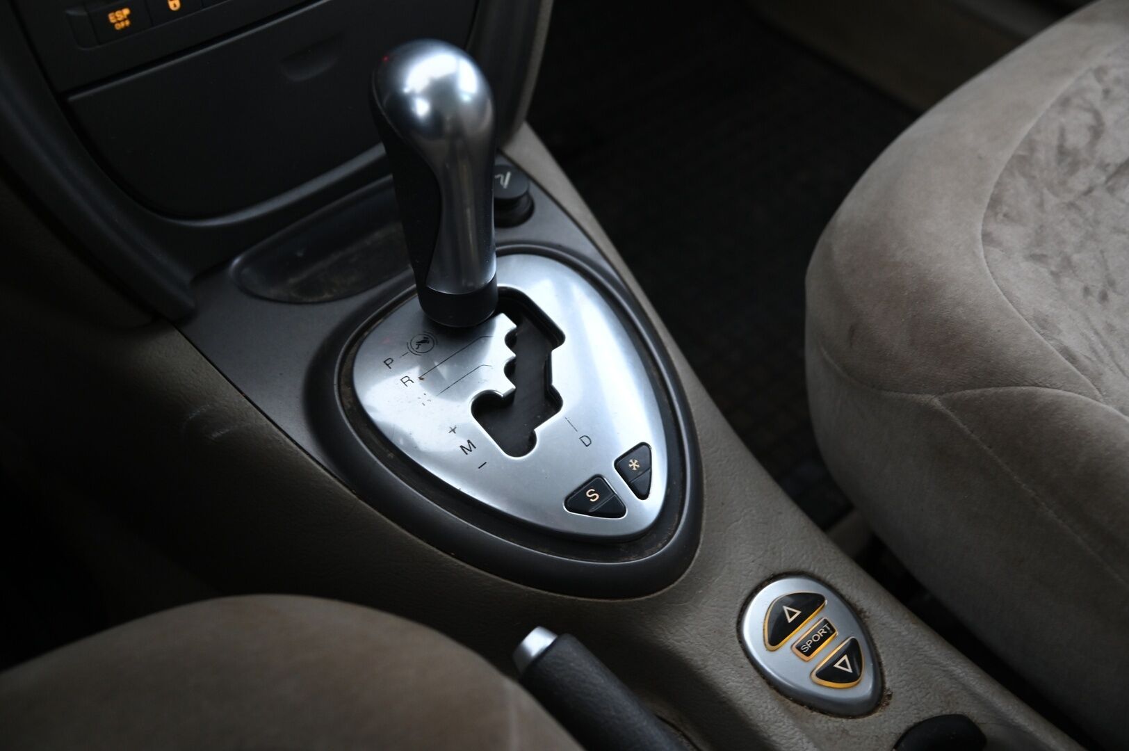 Citroen C5 2006 5D BREAK 2.0HDI AUTOMATIC *Myydään YritysOutlet-Myydään vain yrityksille / Suomi-Auto / Webasto / Vakkari* - *Myydään YritysOutlet - Myydään vain yritysille / Koukku / 2X Renkaat*