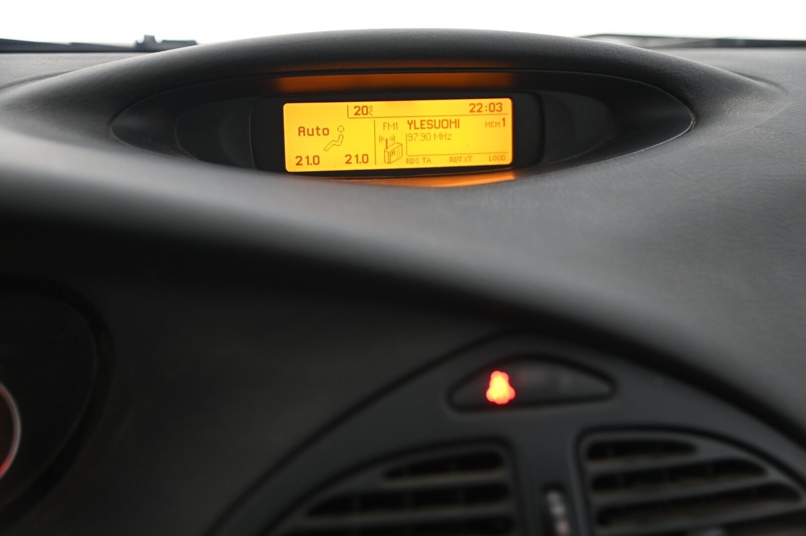 Citroen C5 2006 5D BREAK 2.0HDI AUTOMATIC *Myydään YritysOutlet-Myydään vain yrityksille / Suomi-Auto / Webasto / Vakkari* - *Myydään YritysOutlet - Myydään vain yritysille / Koukku / 2X Renkaat*