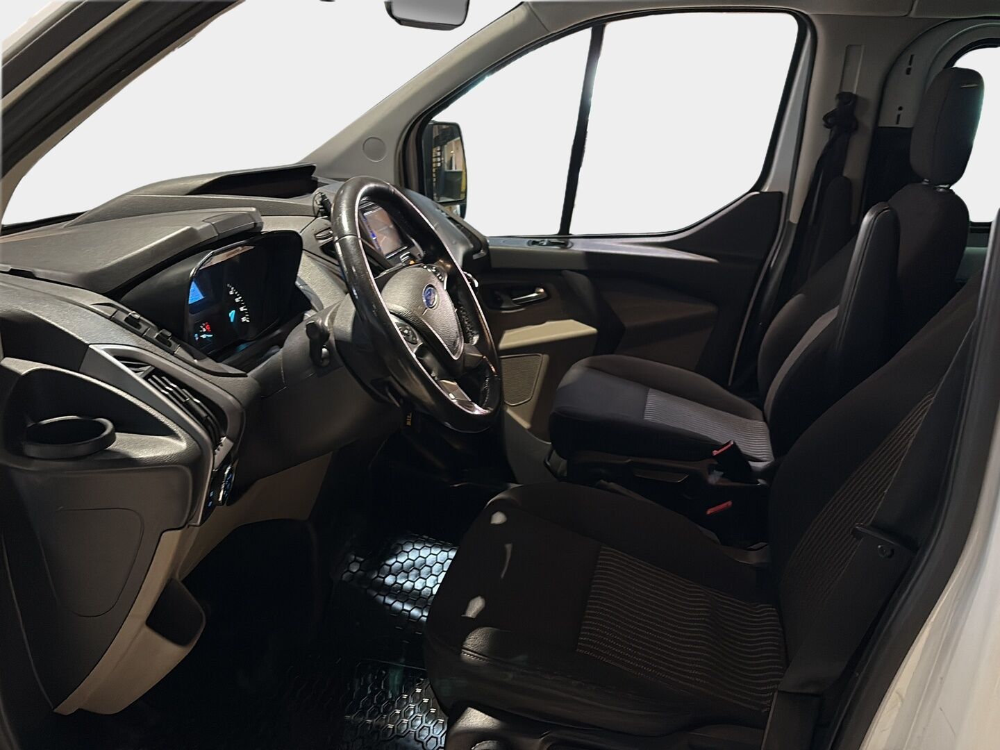 Ford Transit Custom 2016 340 2,0TDCi 130 hv 6-Paikkainen - ALV | 6-P |  Webasto | Lämm.tuulilasi | Peruutuskamera | Vetokoukku | Vakkari | Ei Adblue!