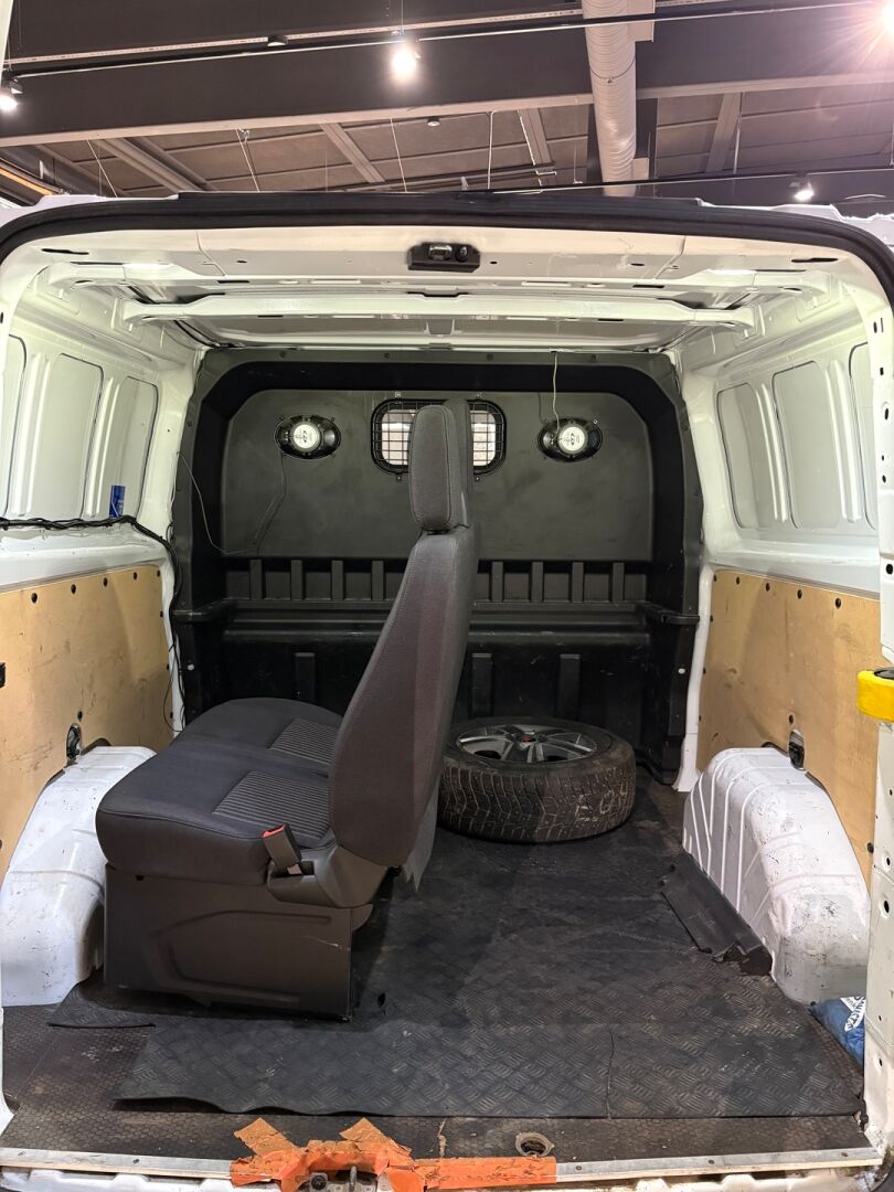 Ford Transit Custom 2016 340 2,0TDCi 130 hv 6-Paikkainen - ALV | 6-P |  Webasto | Lämm.tuulilasi | Peruutuskamera | Vetokoukku | Vakkari | Ei Adblue!