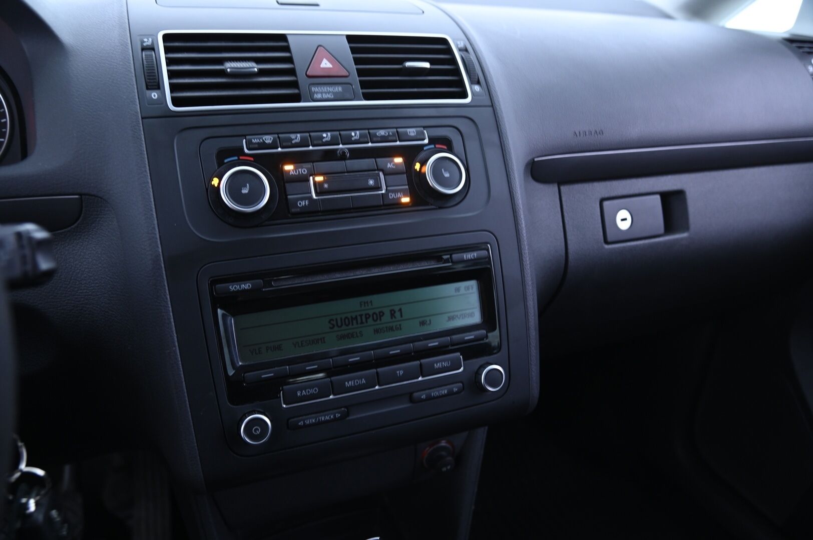 Volkswagen Touran 2011 Comfortline 1,6 TDI 77 kW (105 hv) DSG-automaatti - Lohko / Vakkari / Koukku / Suomi-auto 