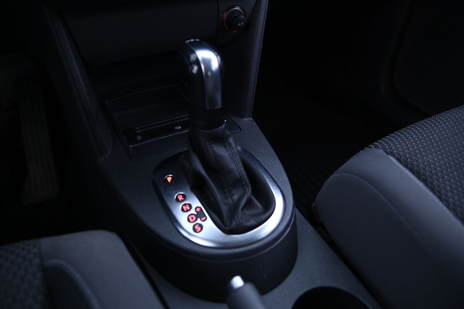 Volkswagen Touran 2011 Comfortline 1,6 TDI 77 kW (105 hv) DSG-automaatti - Lohko / Vakkari / Koukku / Suomi-auto 