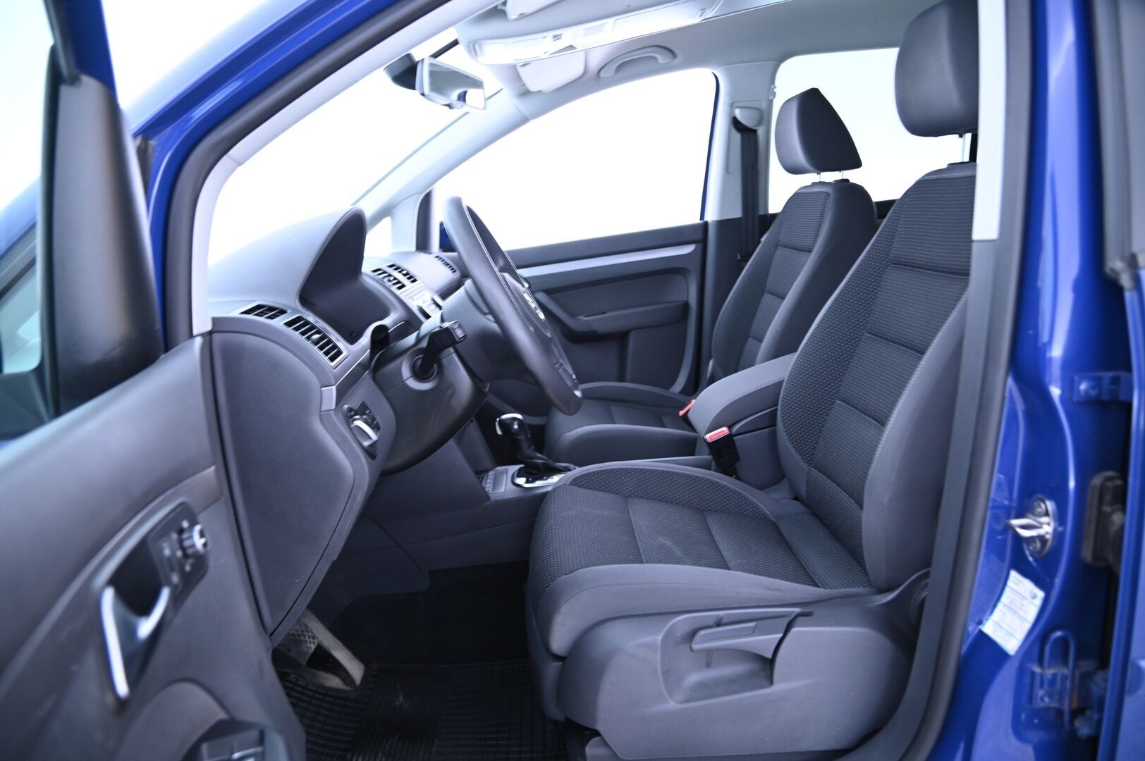 Volkswagen Touran 2011 Comfortline 1,6 TDI 77 kW (105 hv) DSG-automaatti - Lohko / Vakkari / Koukku / Suomi-auto 