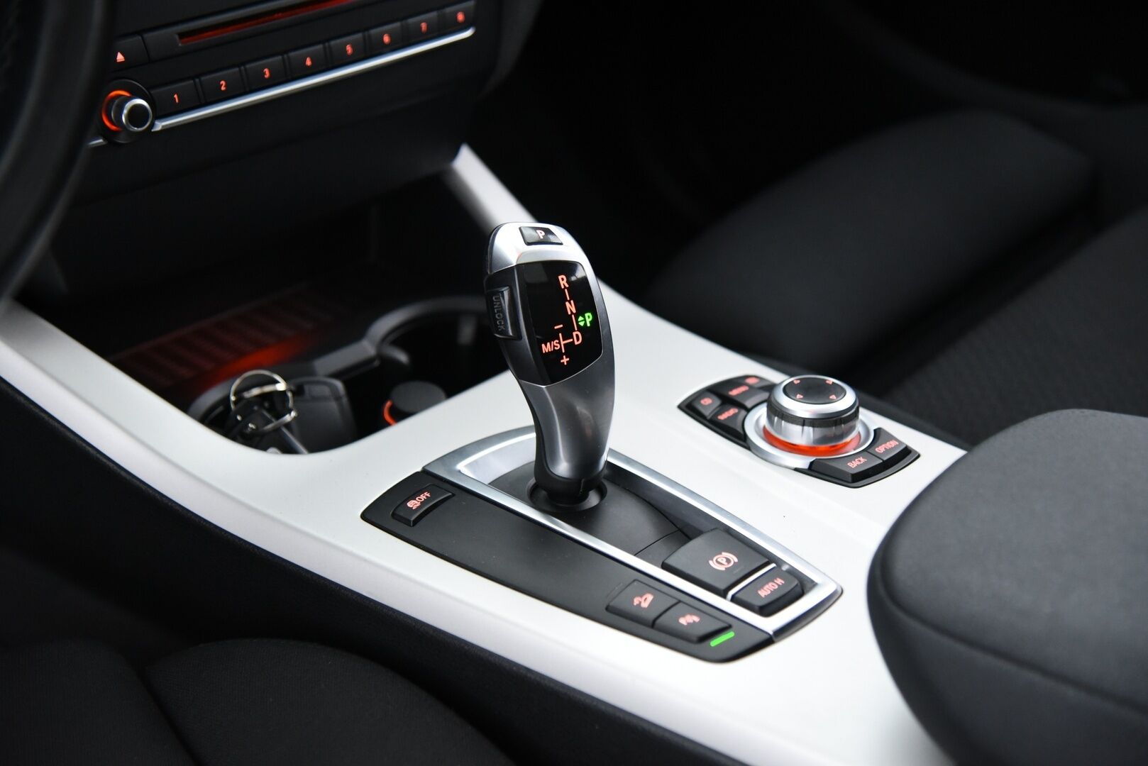 BMW X3 2011 A F25 Business / PA-lämmitin / P-kamera / Prof.navi / HUD / Xenon / Sporttipenkit - Hyvin varusteltu / Tulossa myyntiin! 