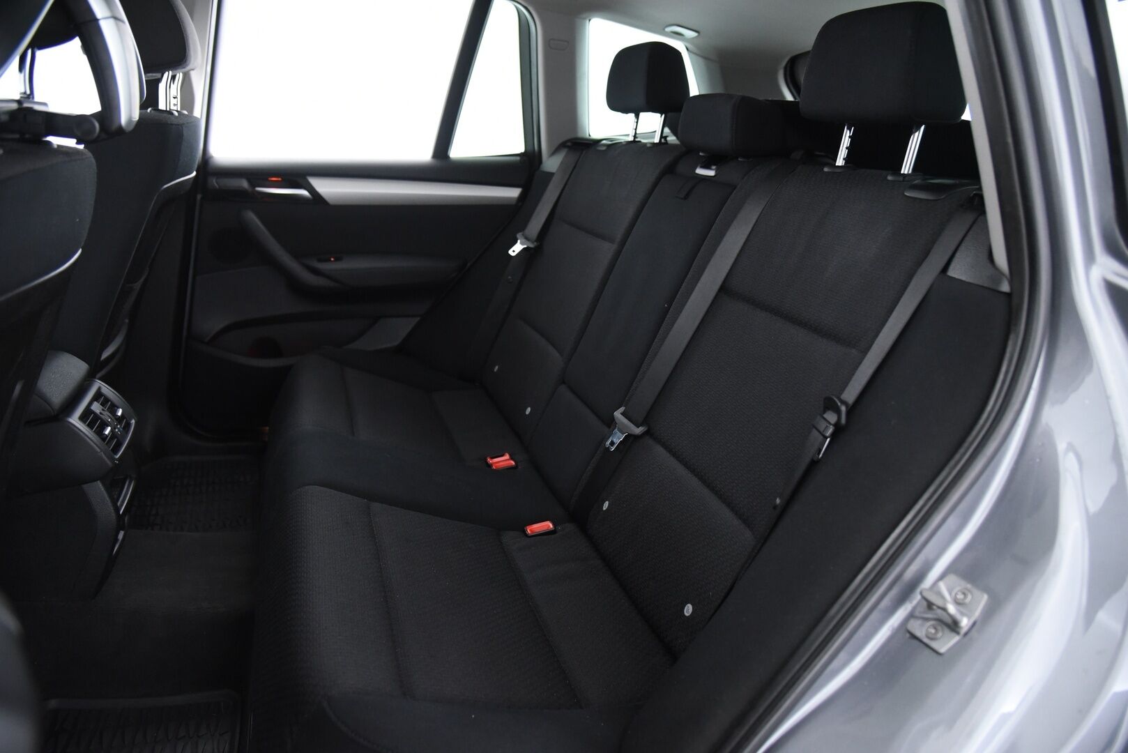 BMW X3 2011 A F25 Business / PA-lämmitin / P-kamera / Prof.navi / HUD / Xenon / Sporttipenkit - Hyvin varusteltu / Tulossa myyntiin! 